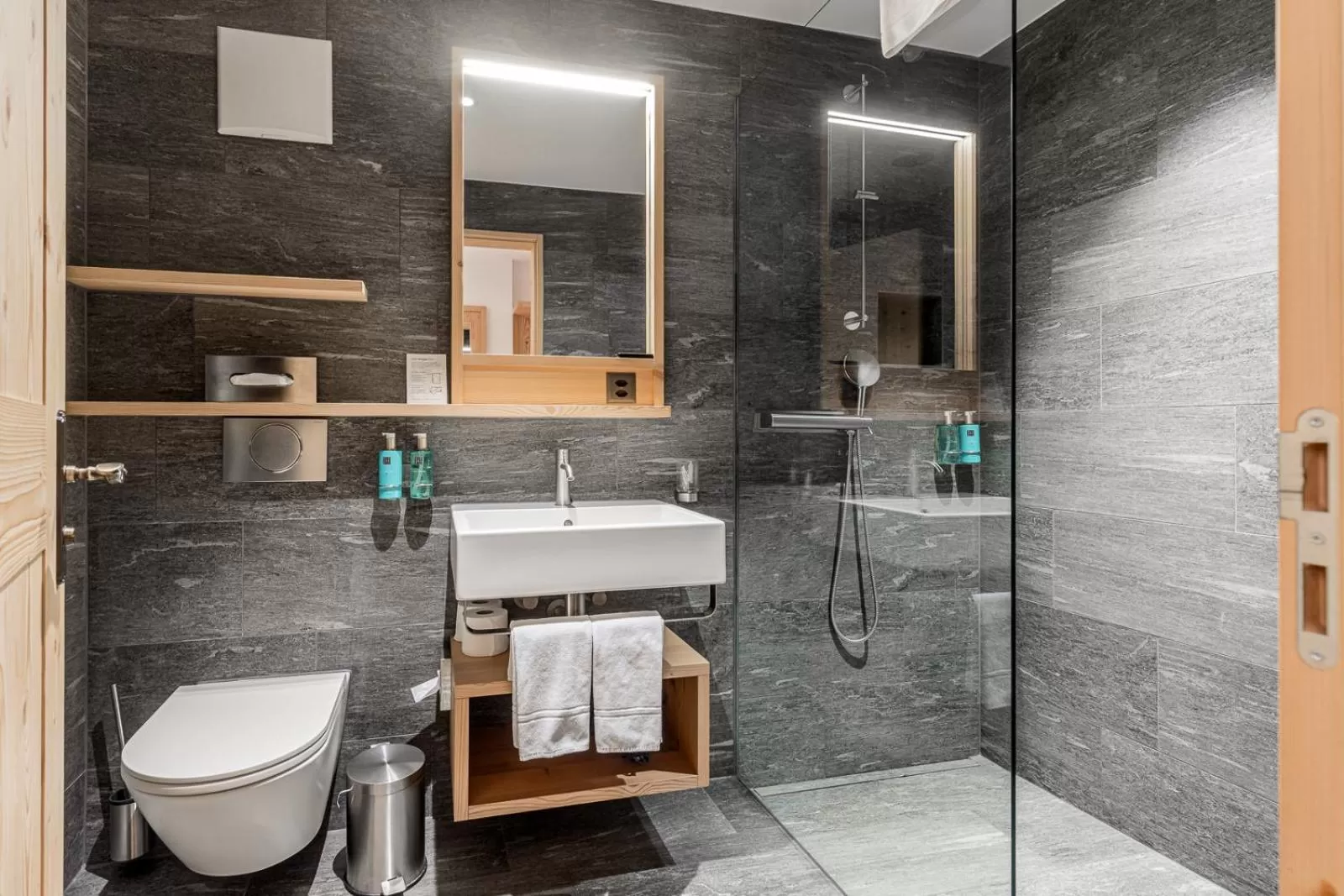 Toilet in Hotel Sarain Active Mountain Resort