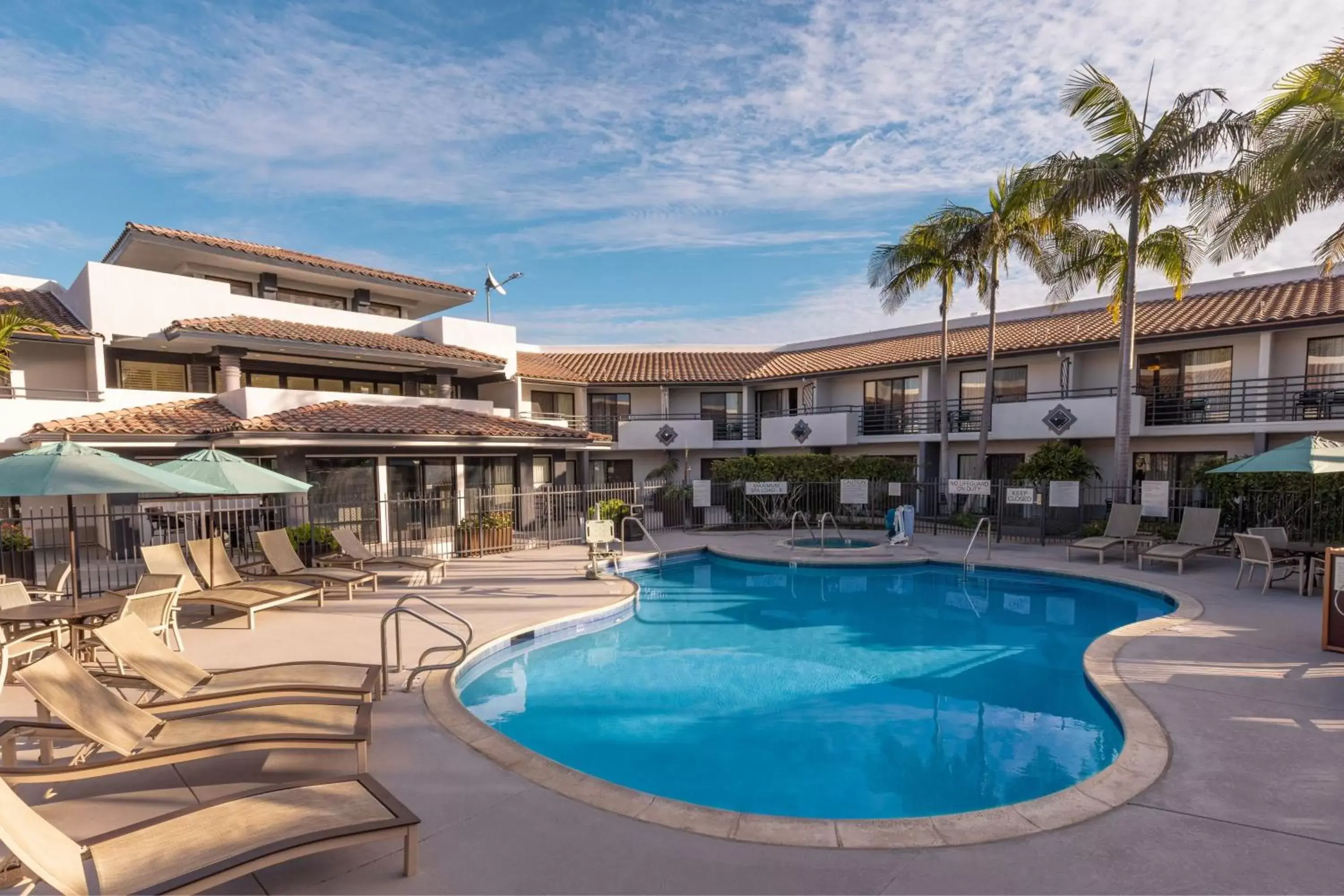 Swimming pool, Property Building in Courtyard by Marriott San Diego Del Mar/Solana Beach