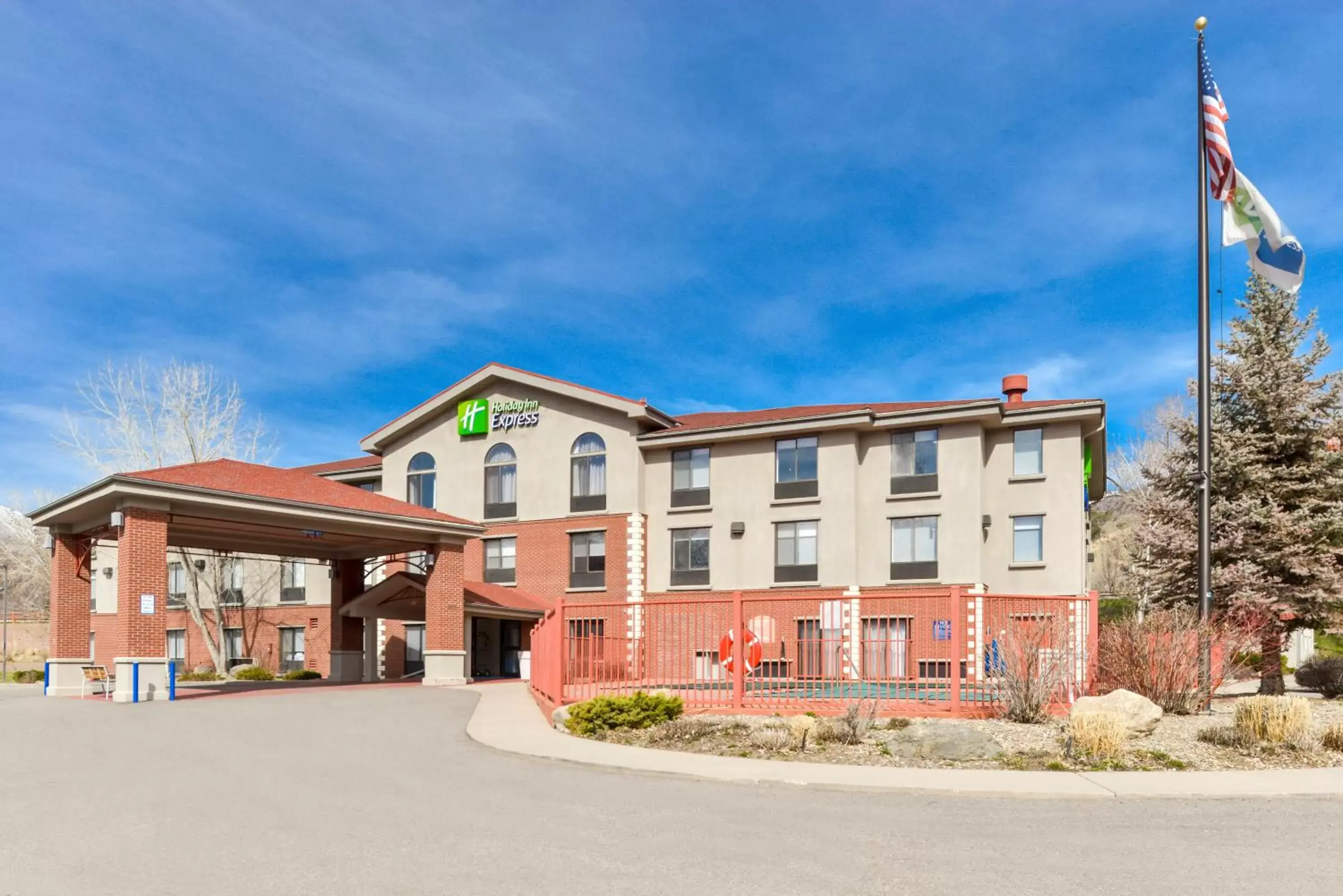 Property Building in Holiday Inn Express Glenwood Springs Aspen Area, an IHG Hotel