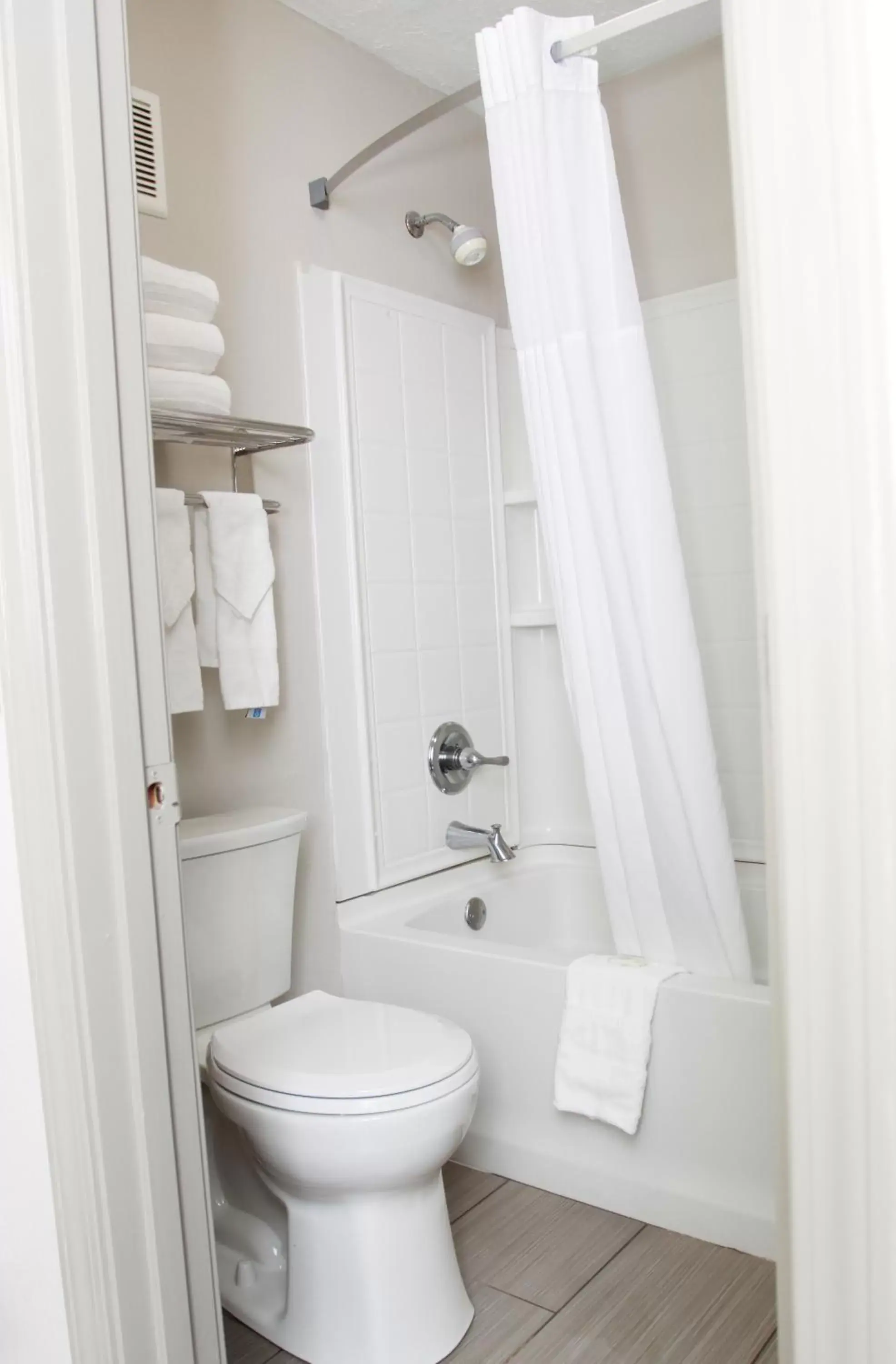 Bathroom in Days Inn by Wyndham Forest