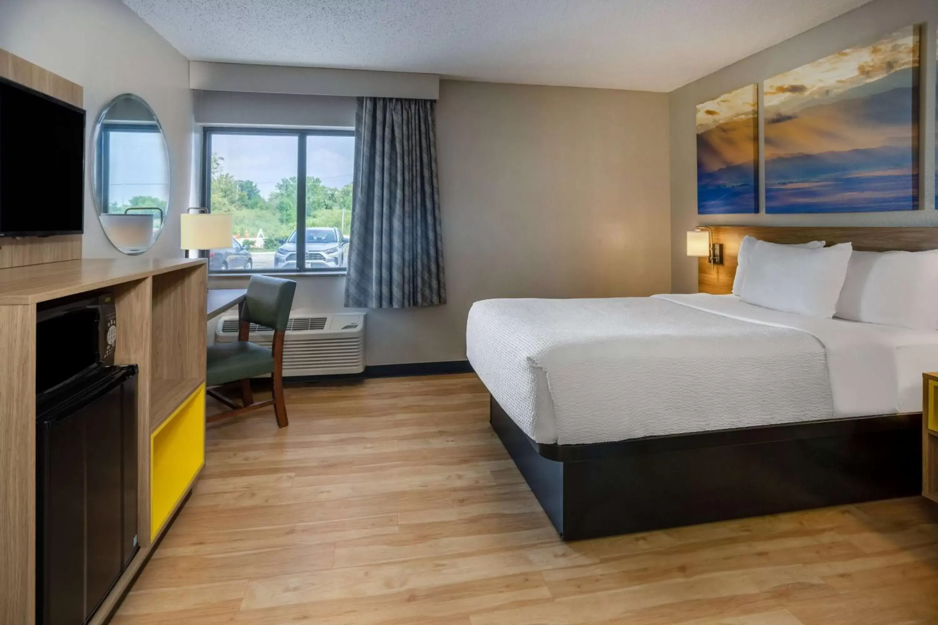 Photo of the whole room, Bed in Days Inn by Wyndham Pleasant Prairie Kenosha