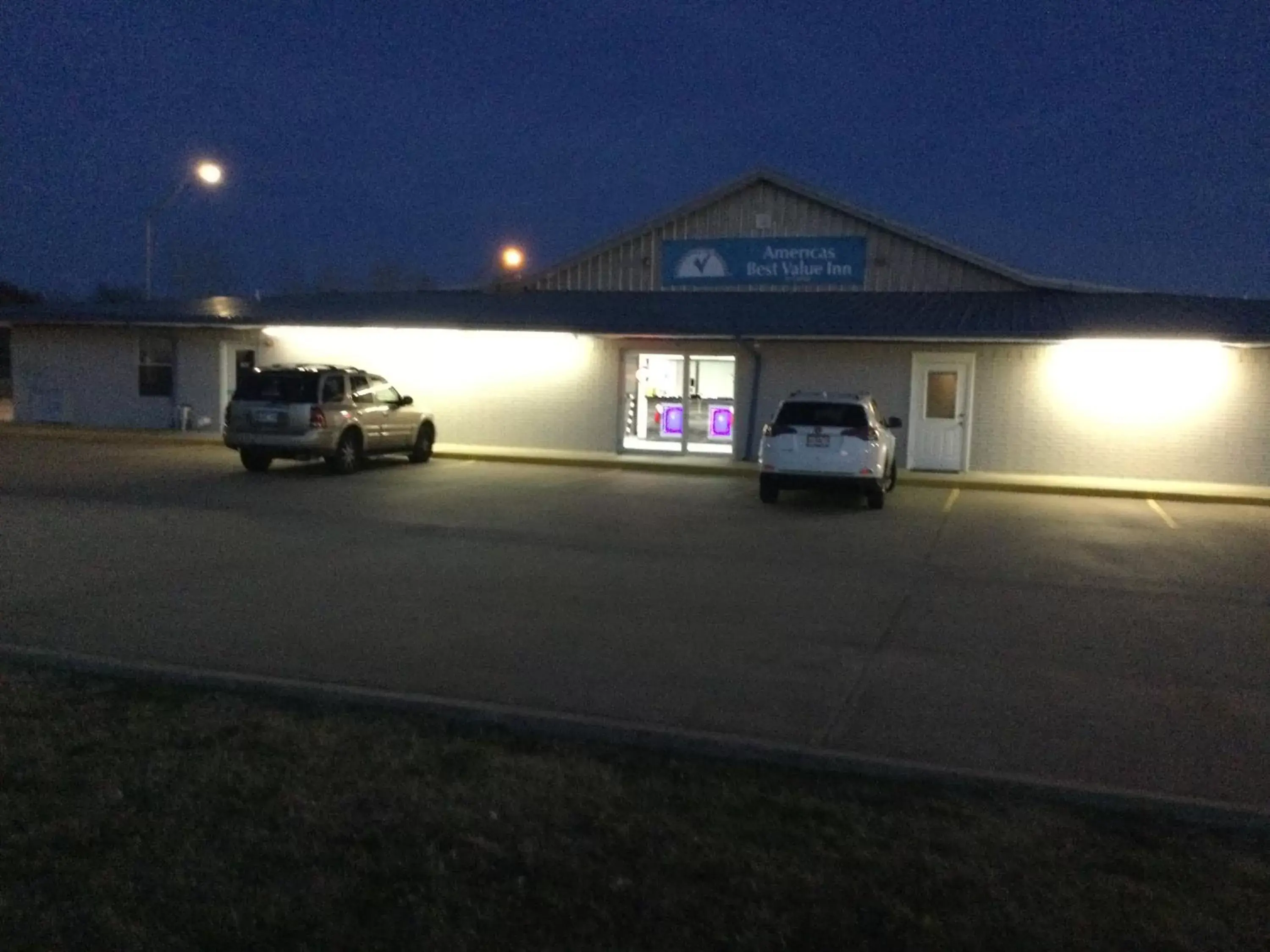 Property Building in Americas Best Value Inn Muskogee