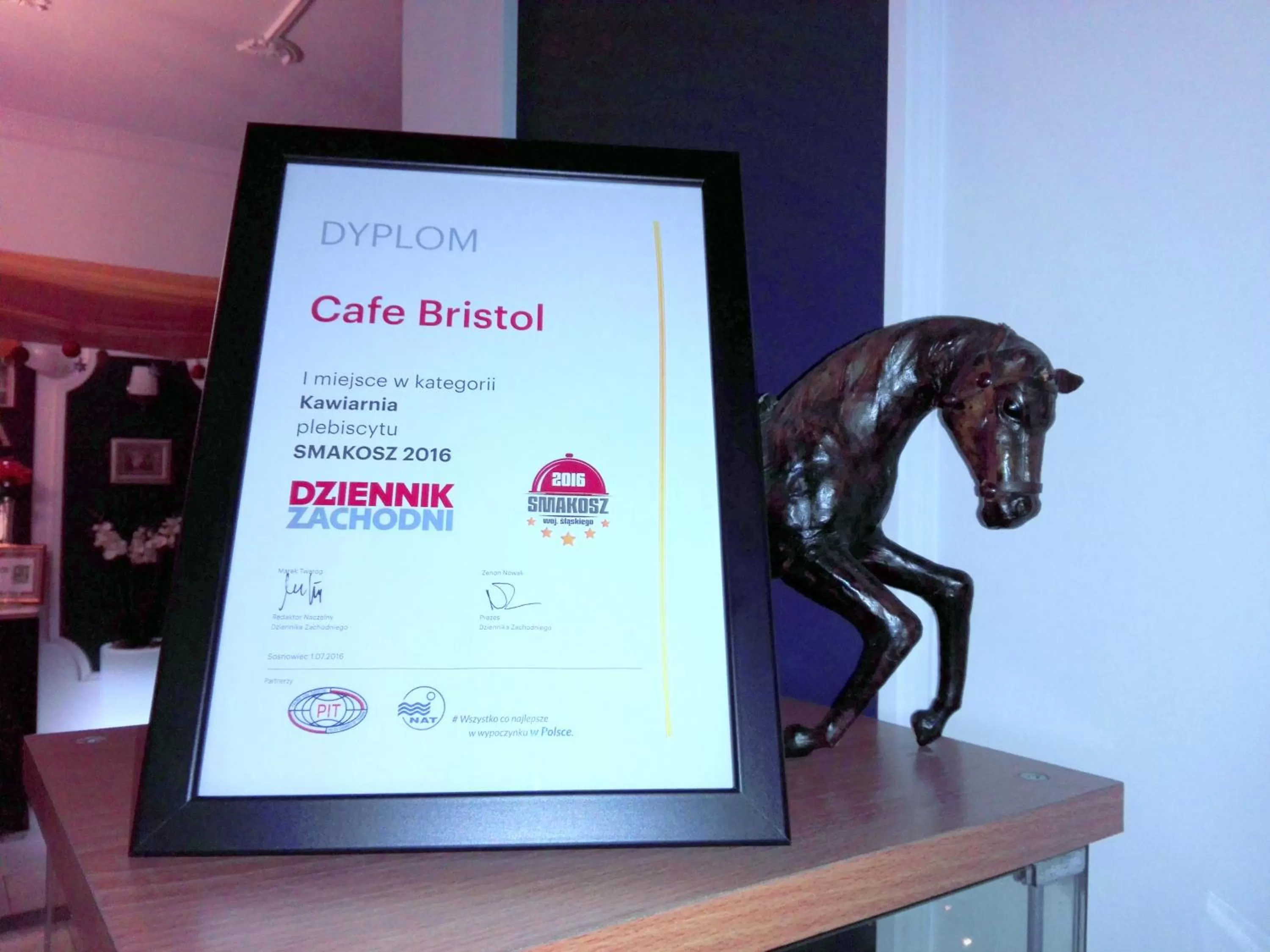 Lounge or bar in Bristol Residence