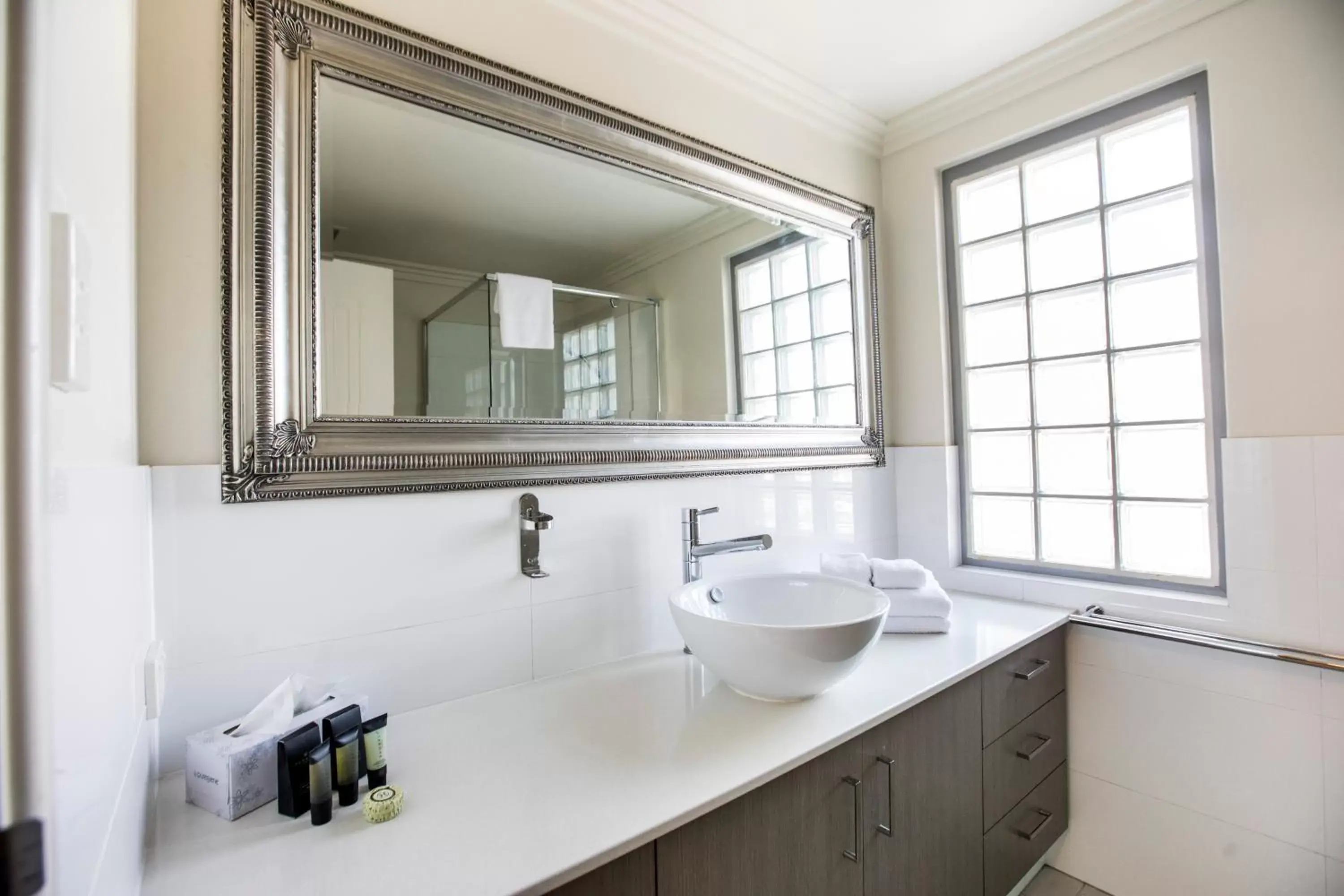 Bathroom in Zappeion Apartments