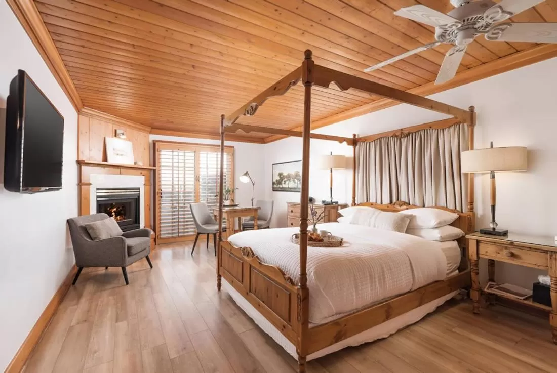 Bedroom, Bed in Inn On SummerHill