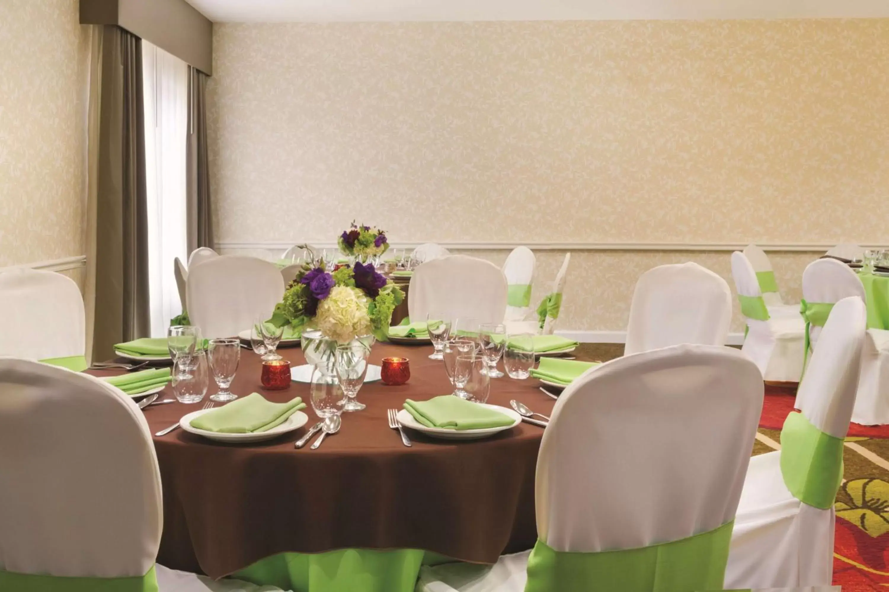 Meeting/conference room, Restaurant/Places to Eat in Hilton Garden Inn Anaheim/Garden Grove