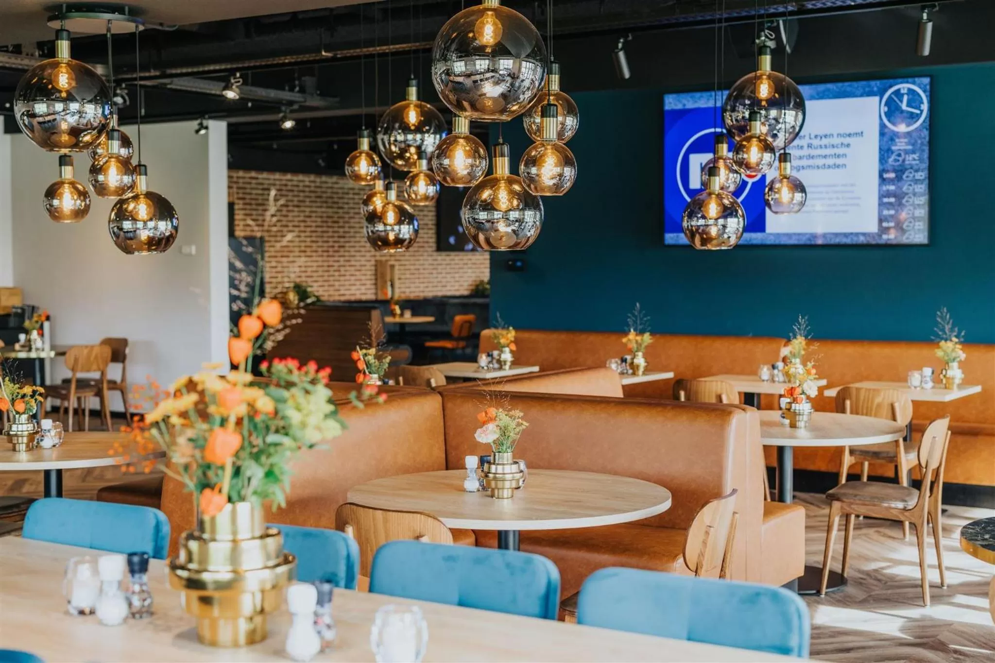 Restaurant/places to eat in Hotel Sportsbar & Brasserie Dorhout Mees