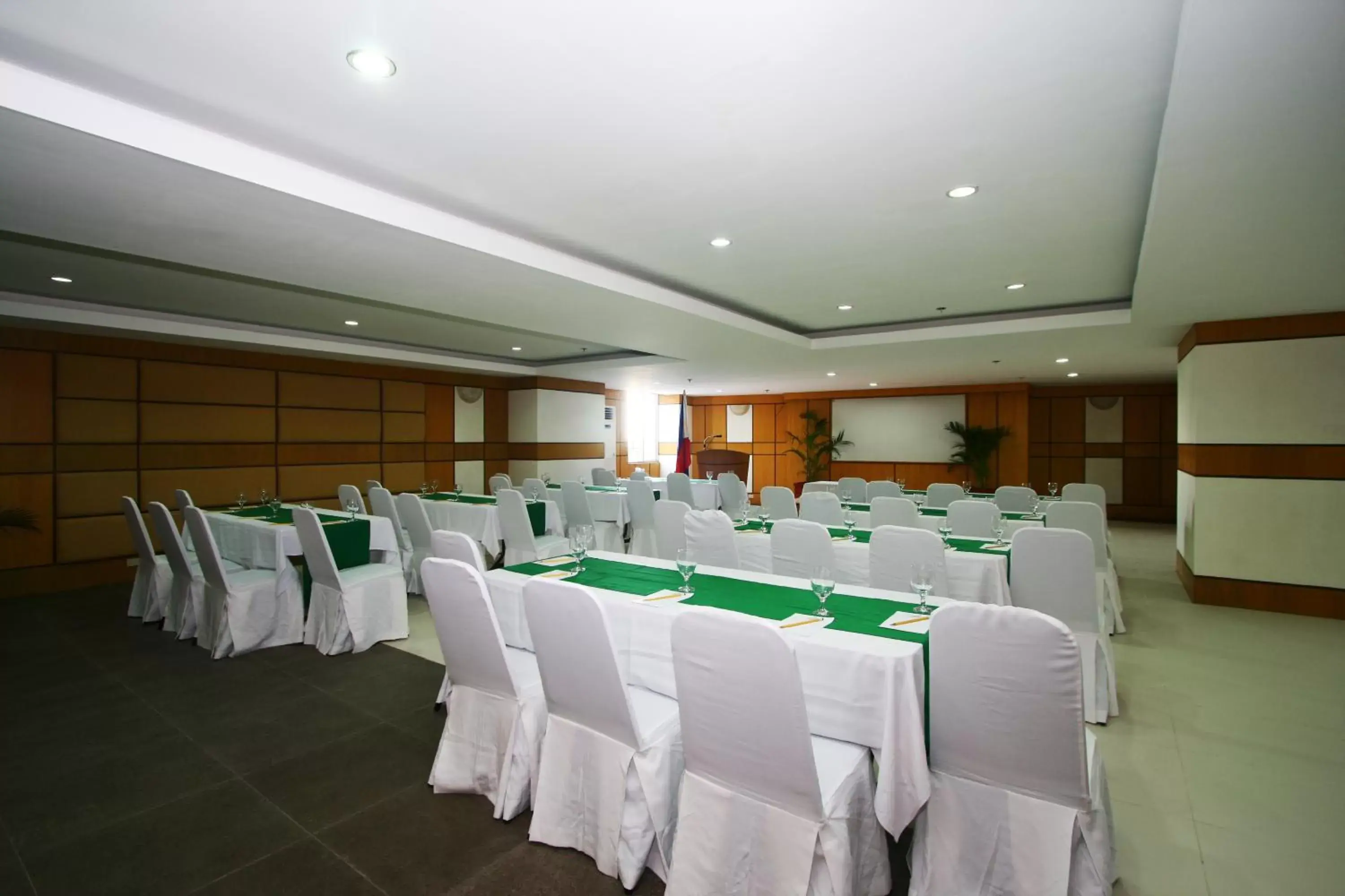 Banquet/Function facilities in Crown Regency Hotel & Towers