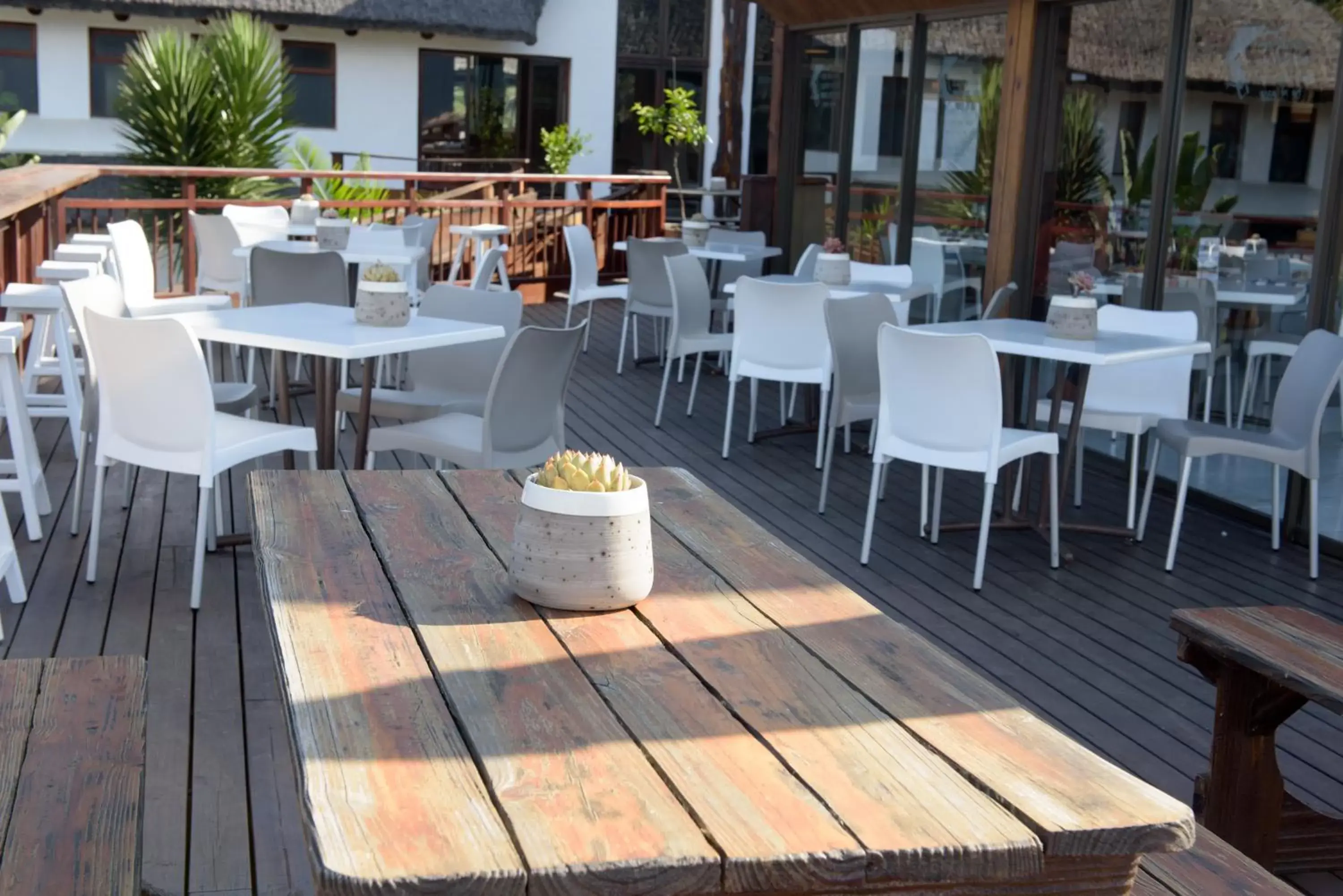 Patio, Restaurant/Places to Eat in Whalesong Hotel & Spa