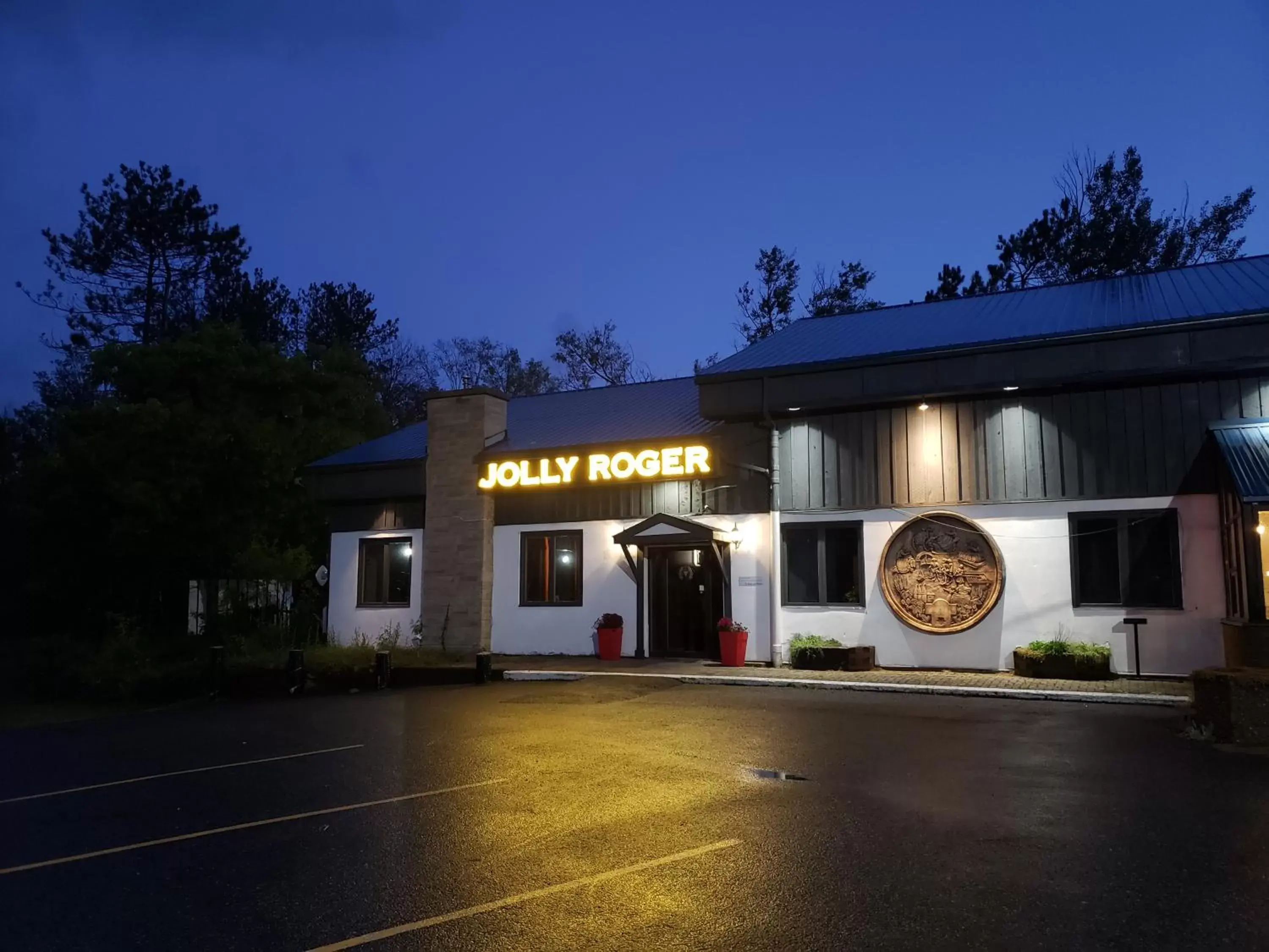 Restaurant/places to eat in Jolly Roger Inn & Resort