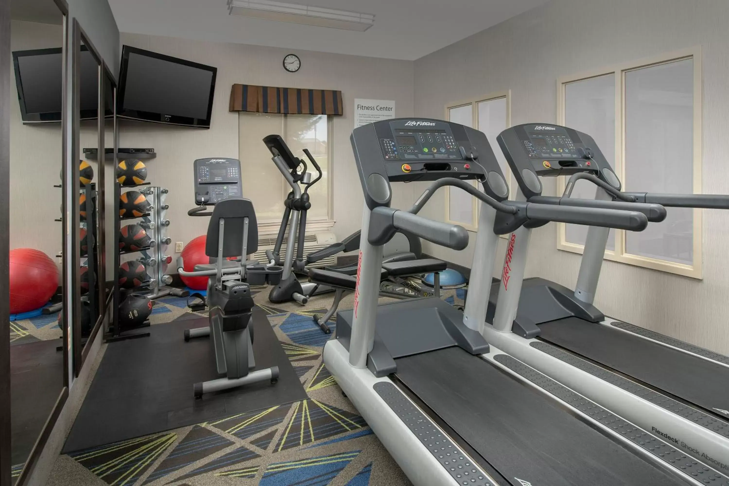 Spa and wellness centre/facilities, Fitness Center/Facilities in Holiday Inn Express & Suites by IHG Chambersburg, an IHG Hotel