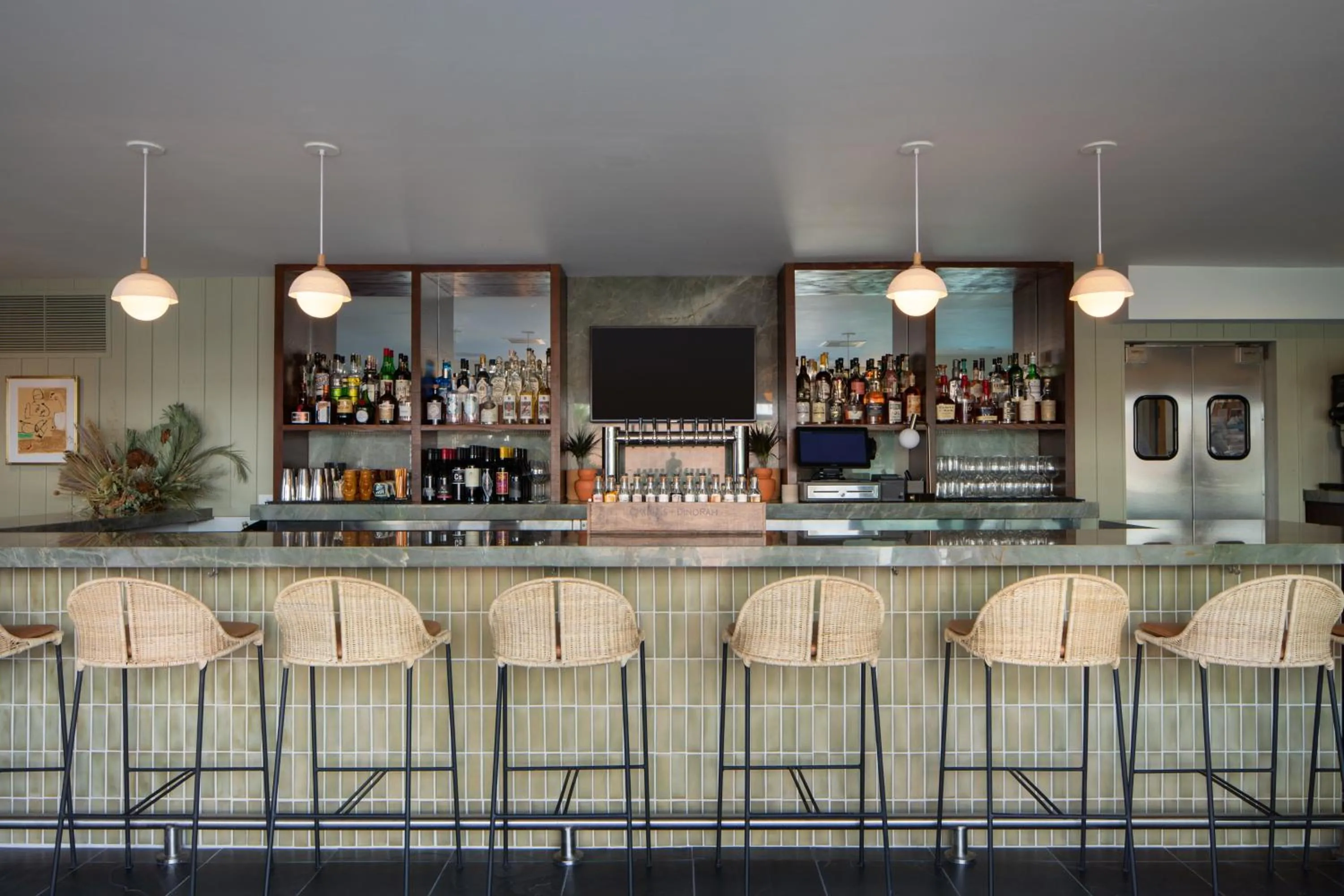 Restaurant/places to eat in The Pearl Hotel