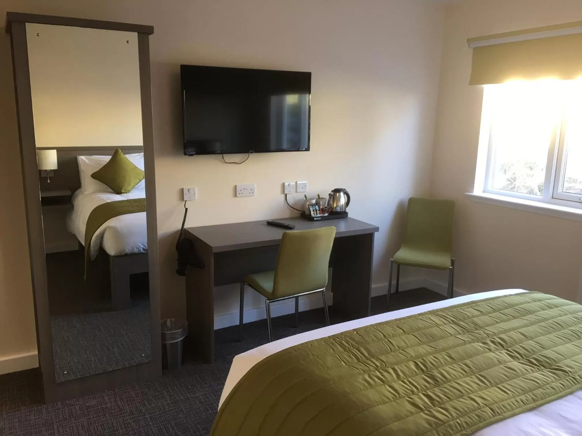 TV/Entertainment Center in Malvina House Hotel