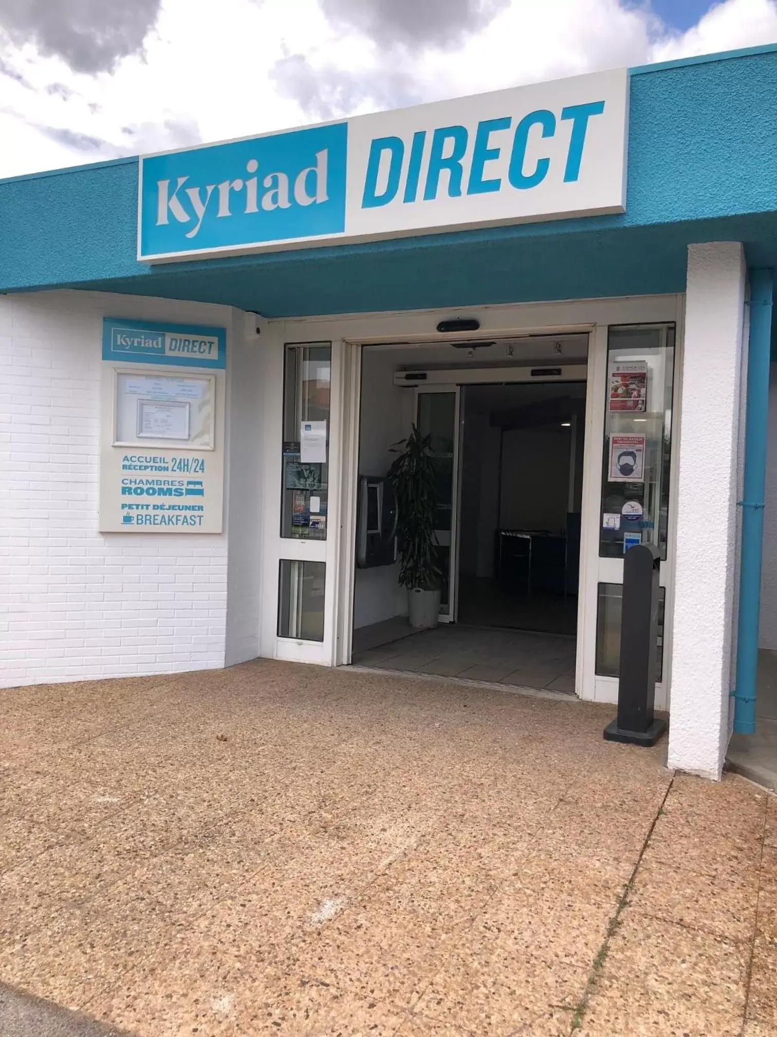 Property building in Kyriad Direct Perpignan - Aeroport