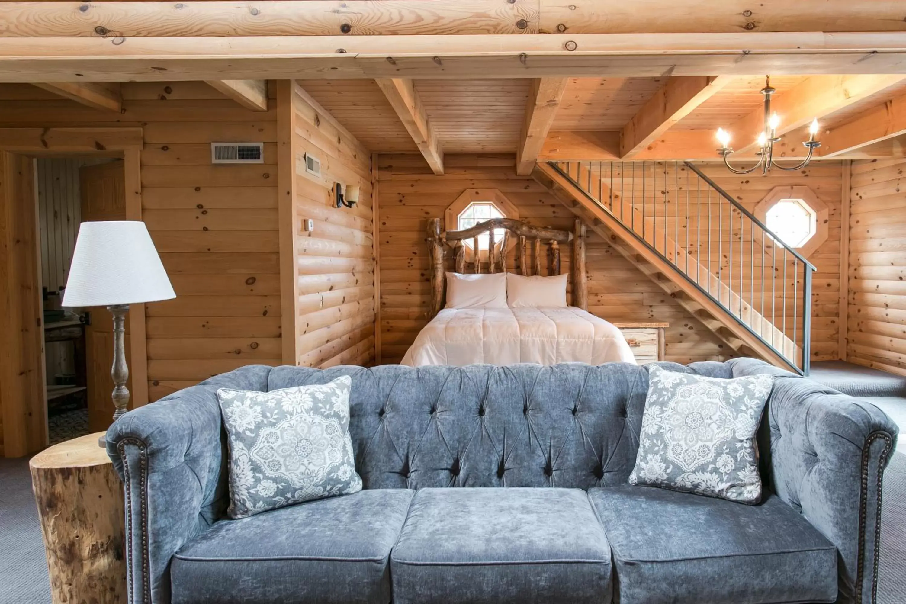 Living room, Seating Area in Coblentz Country Lodge by Amish Country Lodging