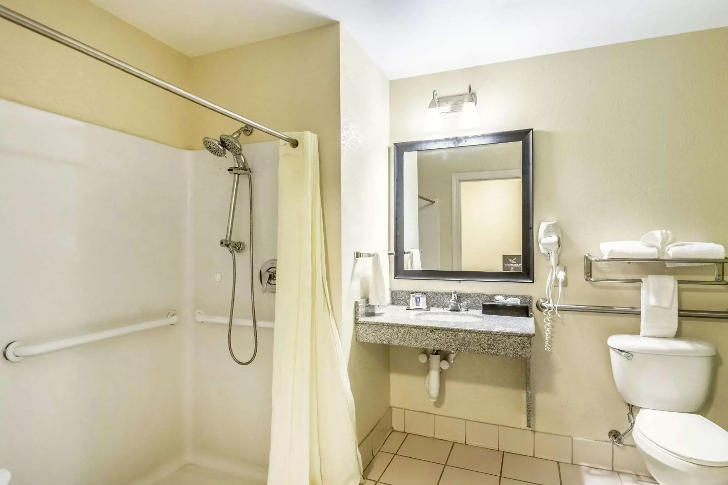 King Room with Roll-In Shower - Accessible/Non-Smoking in Comfort Inn Emporia
