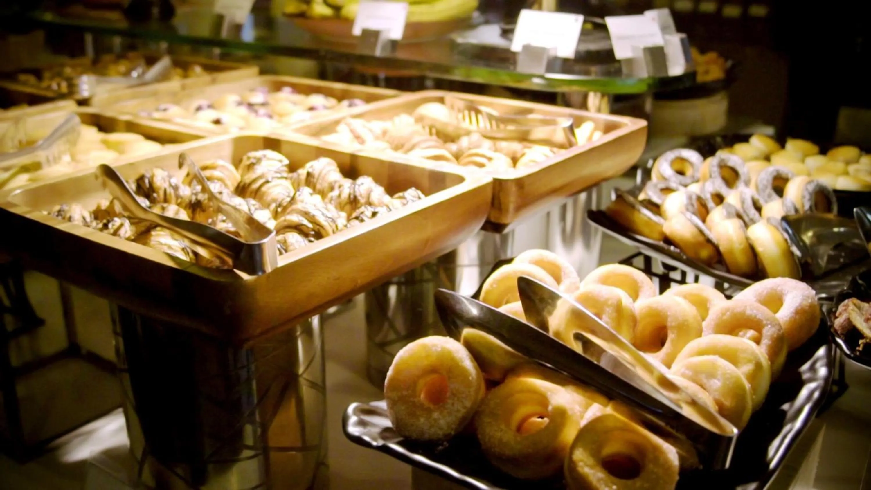 Breakfast in Radisson Gurugram Udyog Vihar