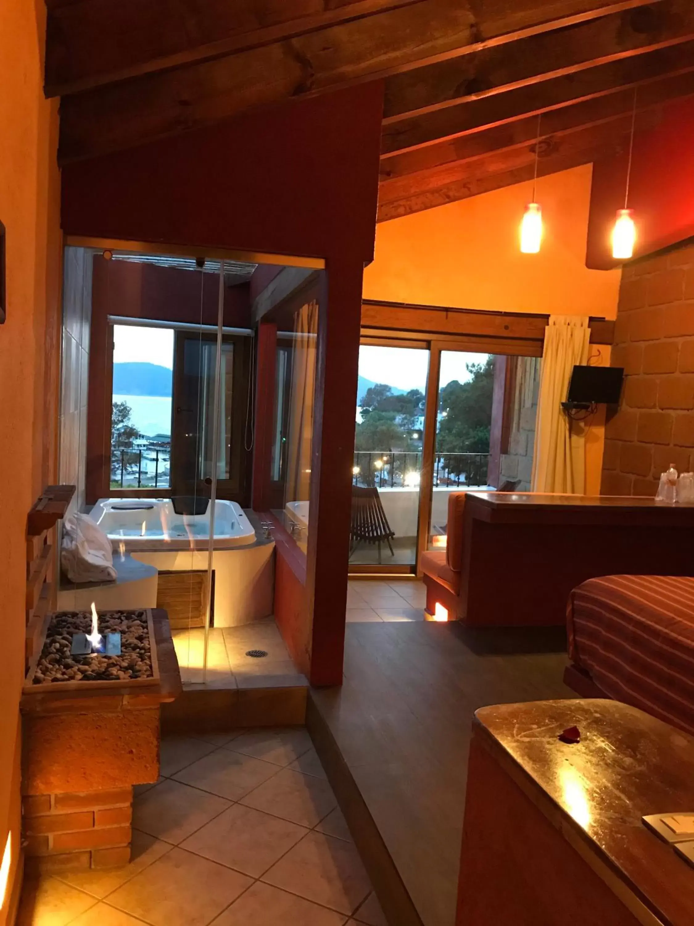 Queen Suite with Spa Bath in Hotel puesta del sol Queen Suite with Spa Bath in Hotel puesta del sol