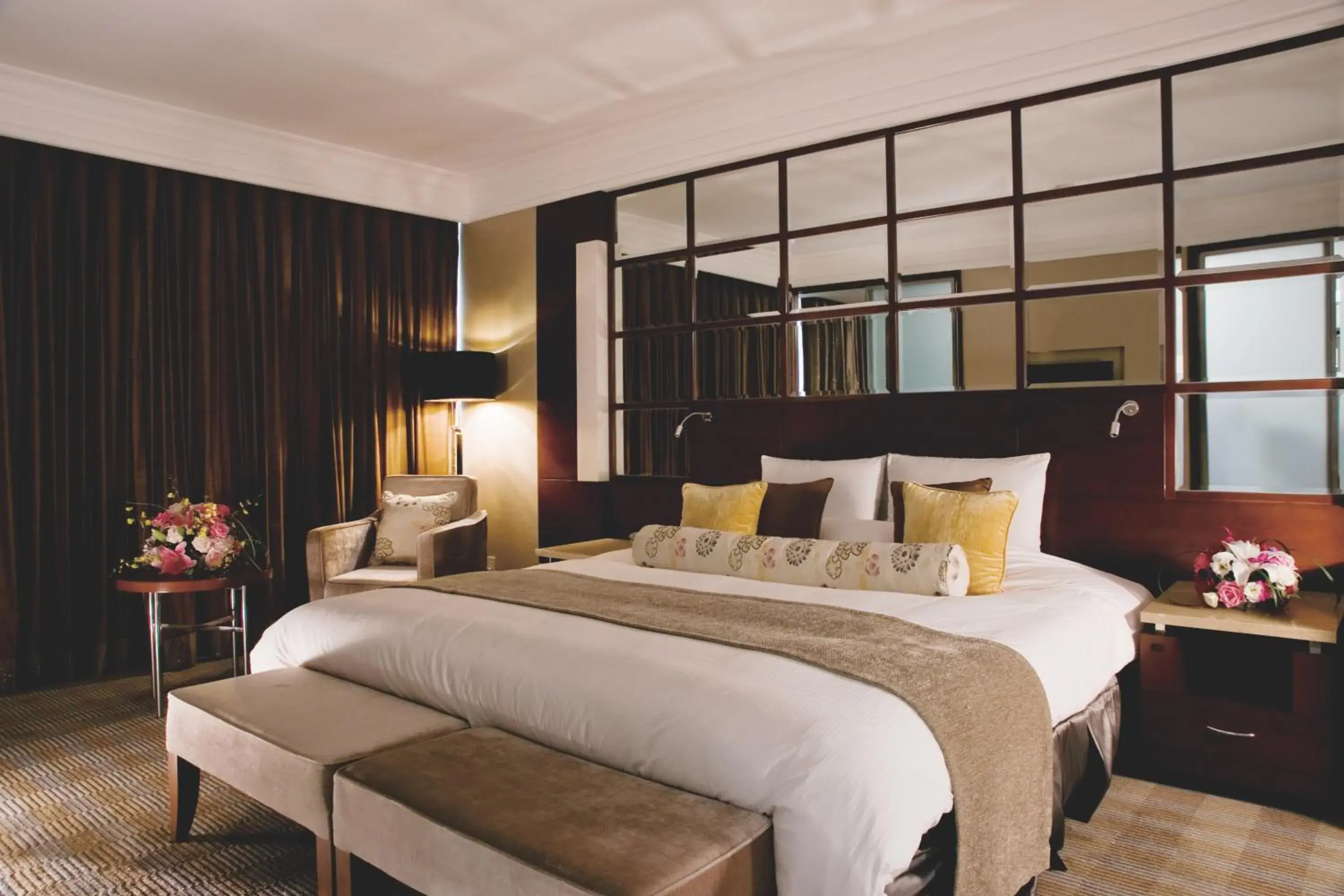 Photo of the whole room, Bed in Okura Garden Hotel