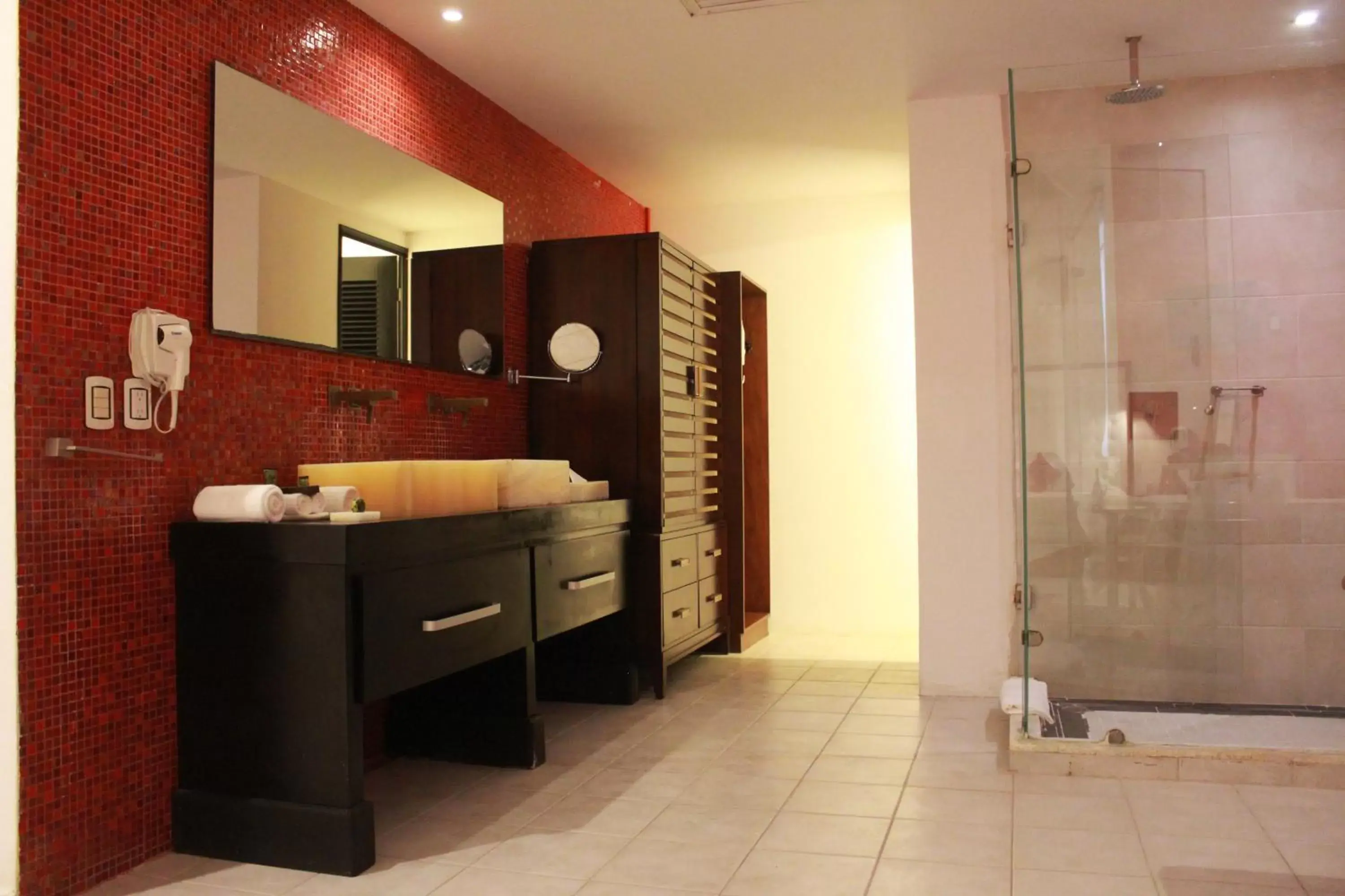 Shower, Bathroom in In Fashion Hotel & Spa