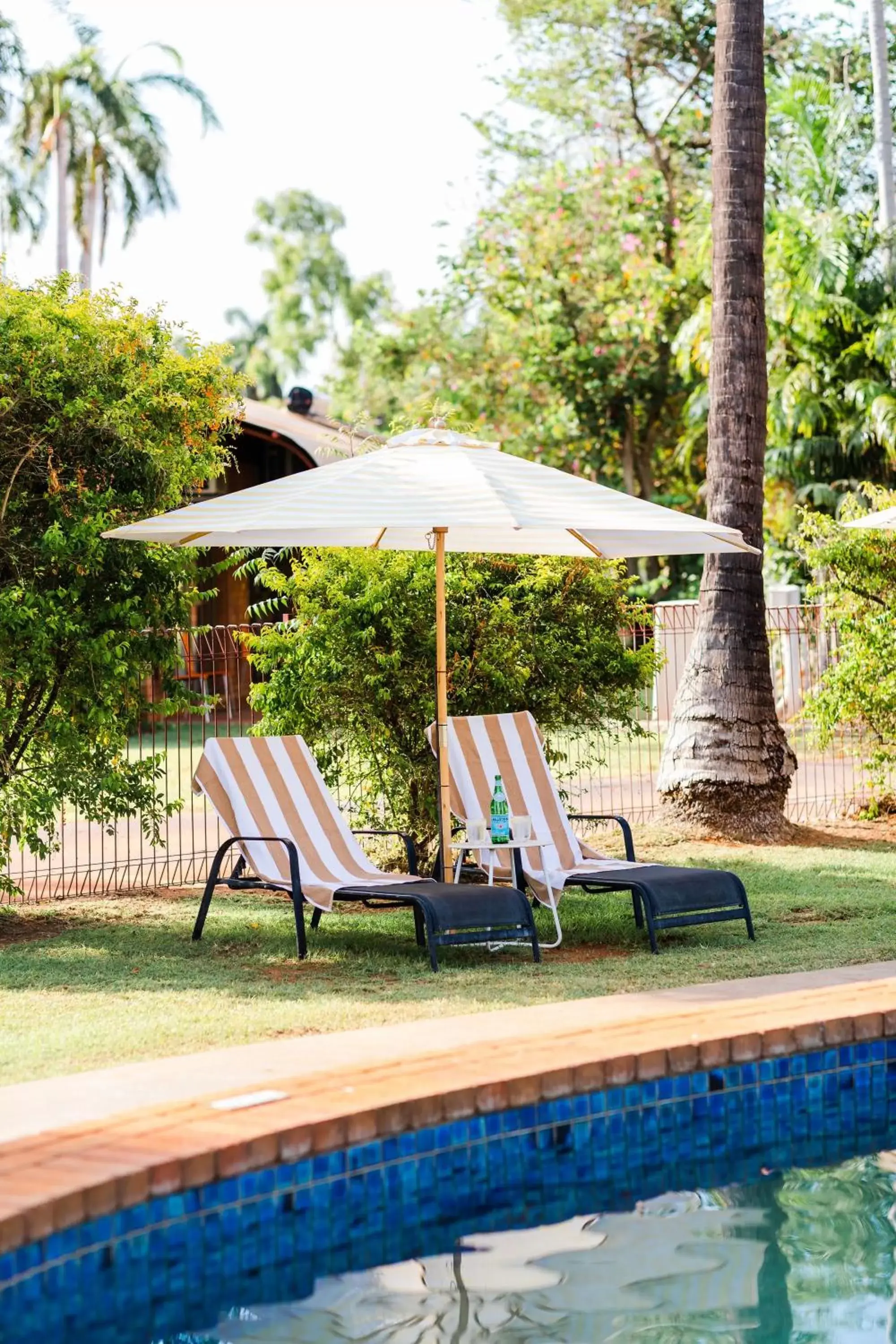 Swimming Pool in Contour Hotel Katherine