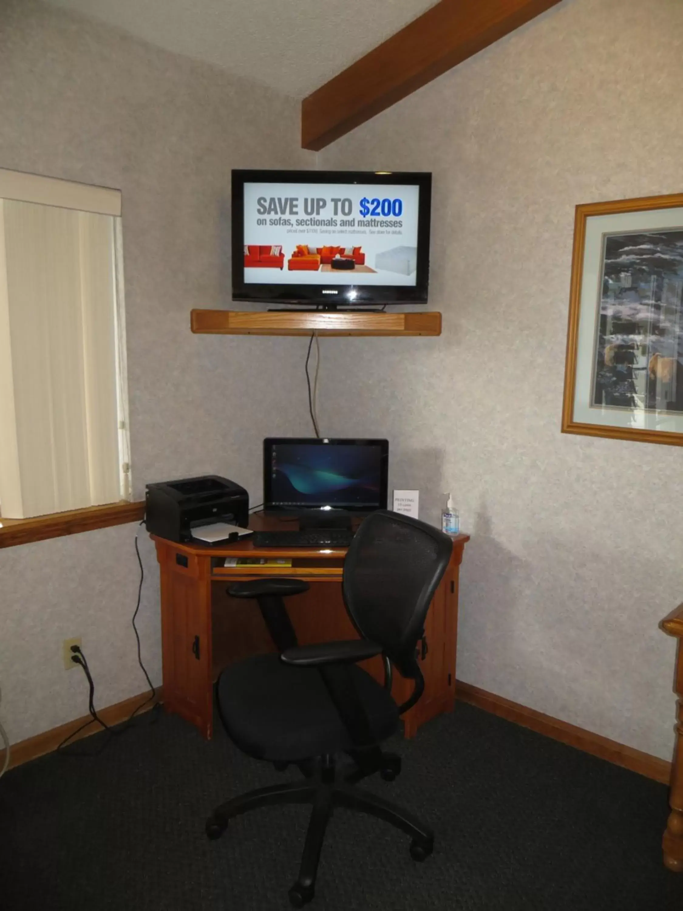 Business facilities, TV/Entertainment Center in Super 8 by Wyndham Susanville