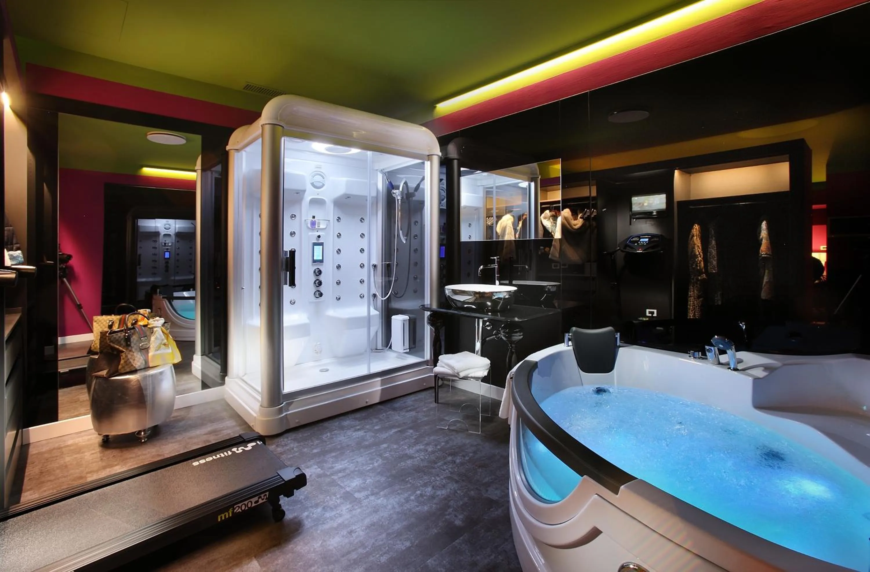 Decorative detail in Adua & Regina di Saba Wellness & Beauty