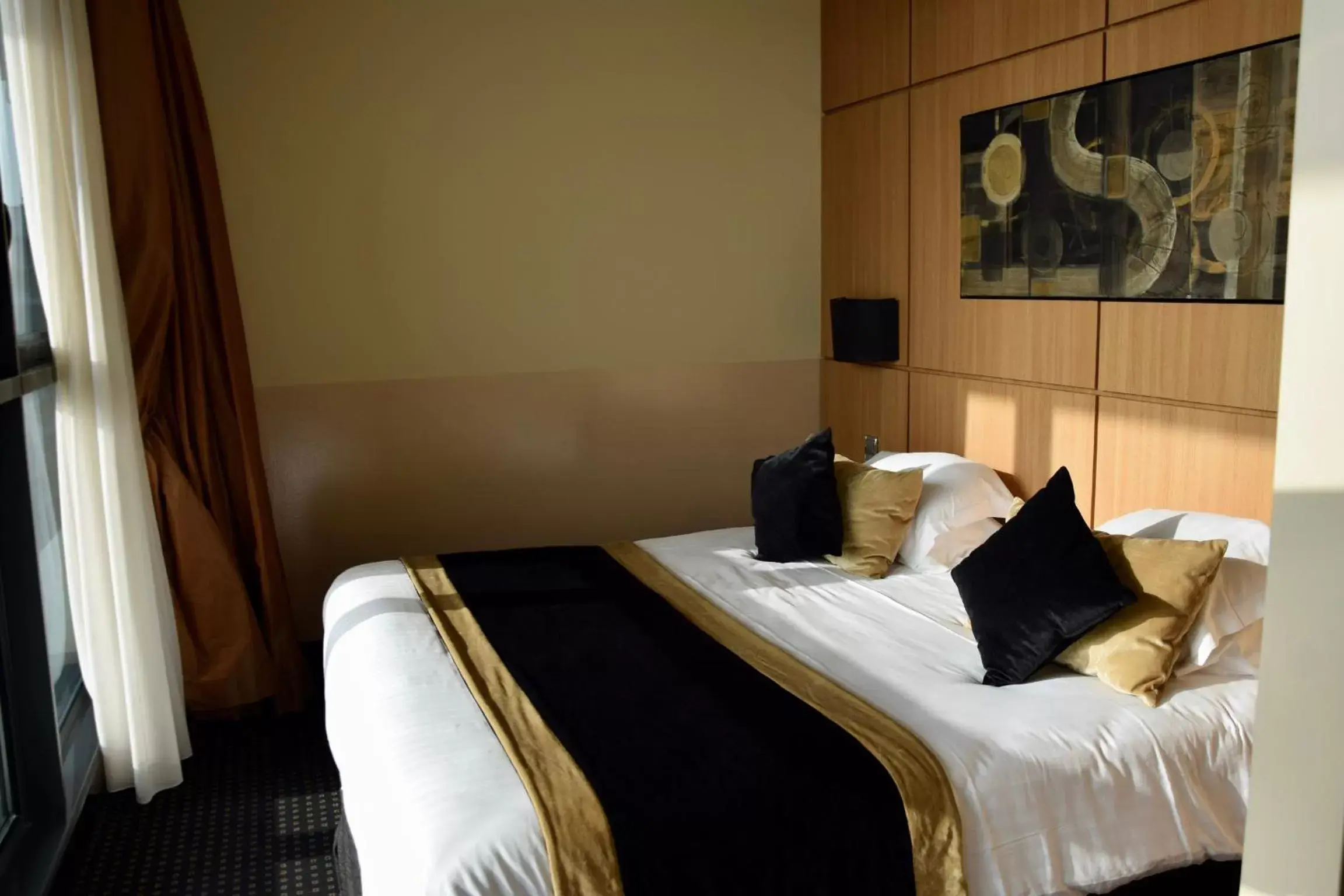 Bed in Hotel Spa Le Pasino