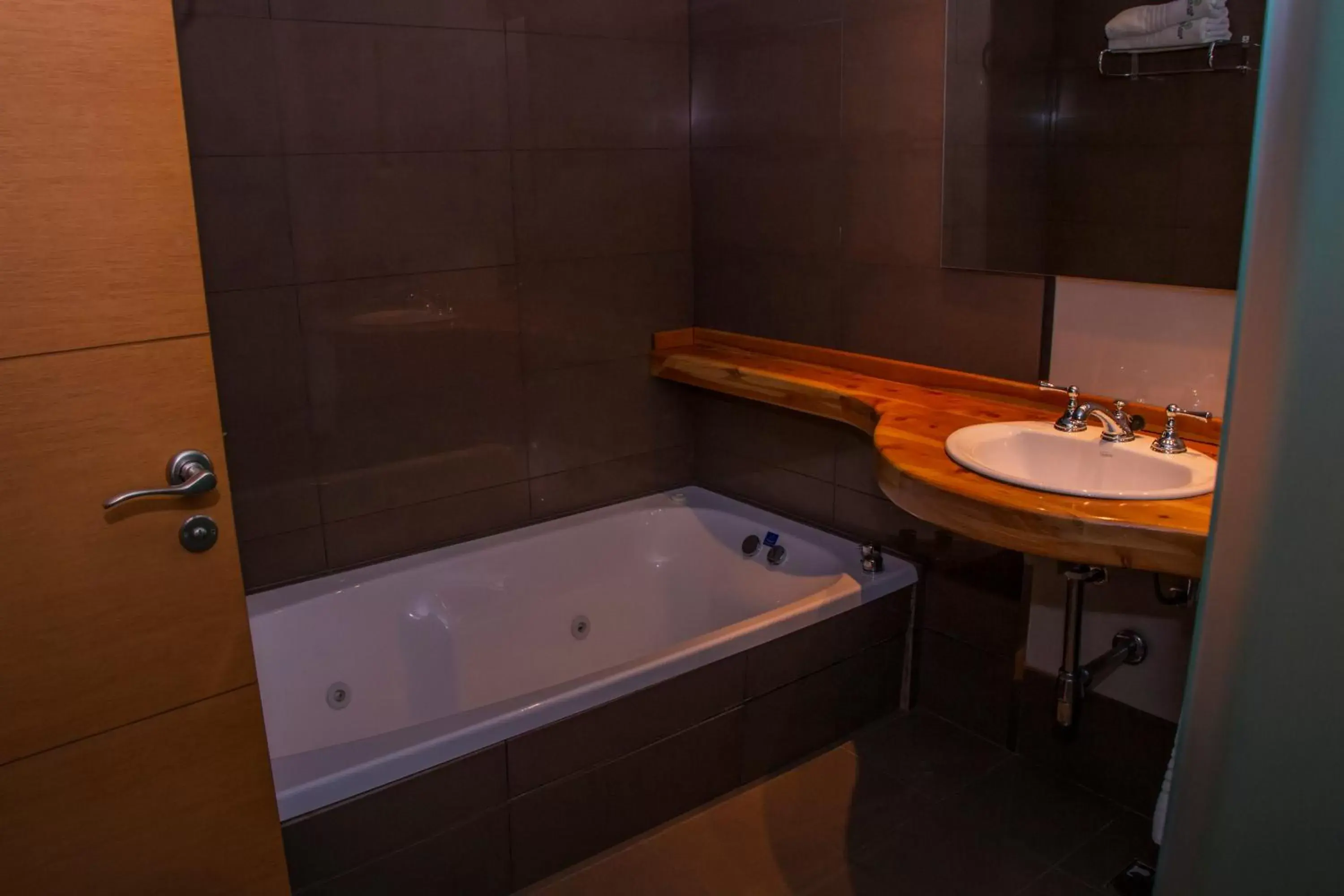 Bath, Bathroom in Ruca Kuyen Golf & Resort