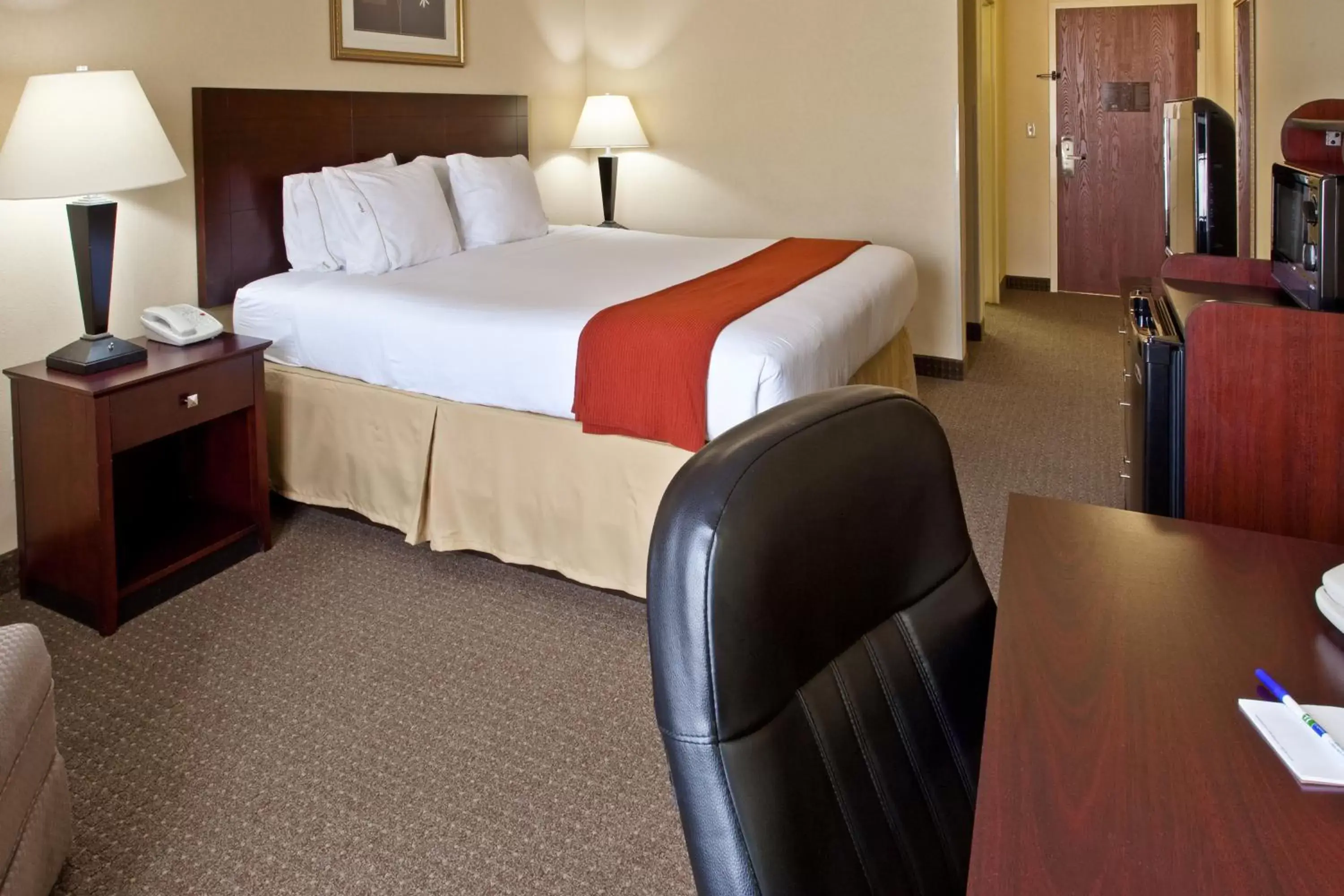 Bed in Holiday Inn Express & Suites Sebring, an IHG Hotel