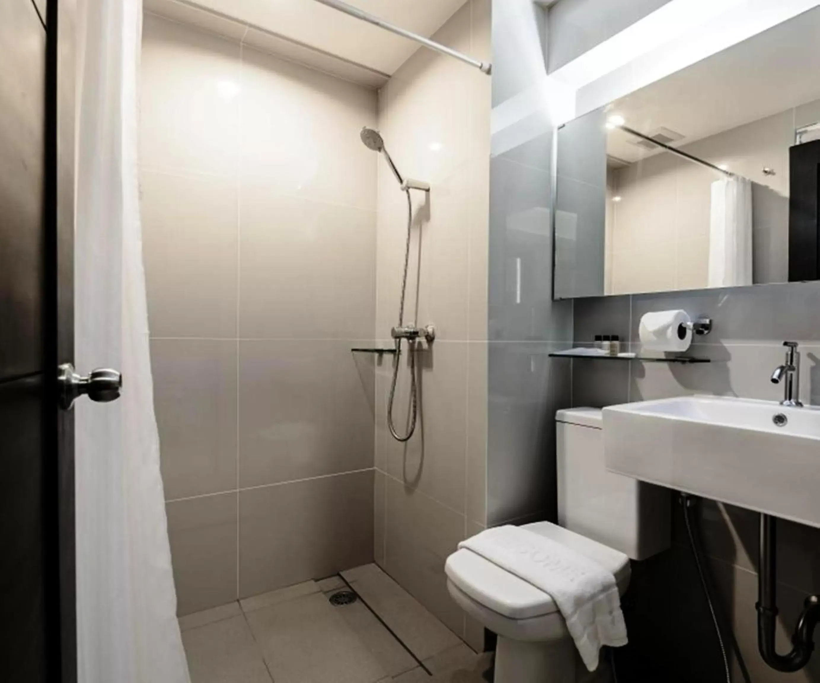 Shower, Bathroom in UMA Residence