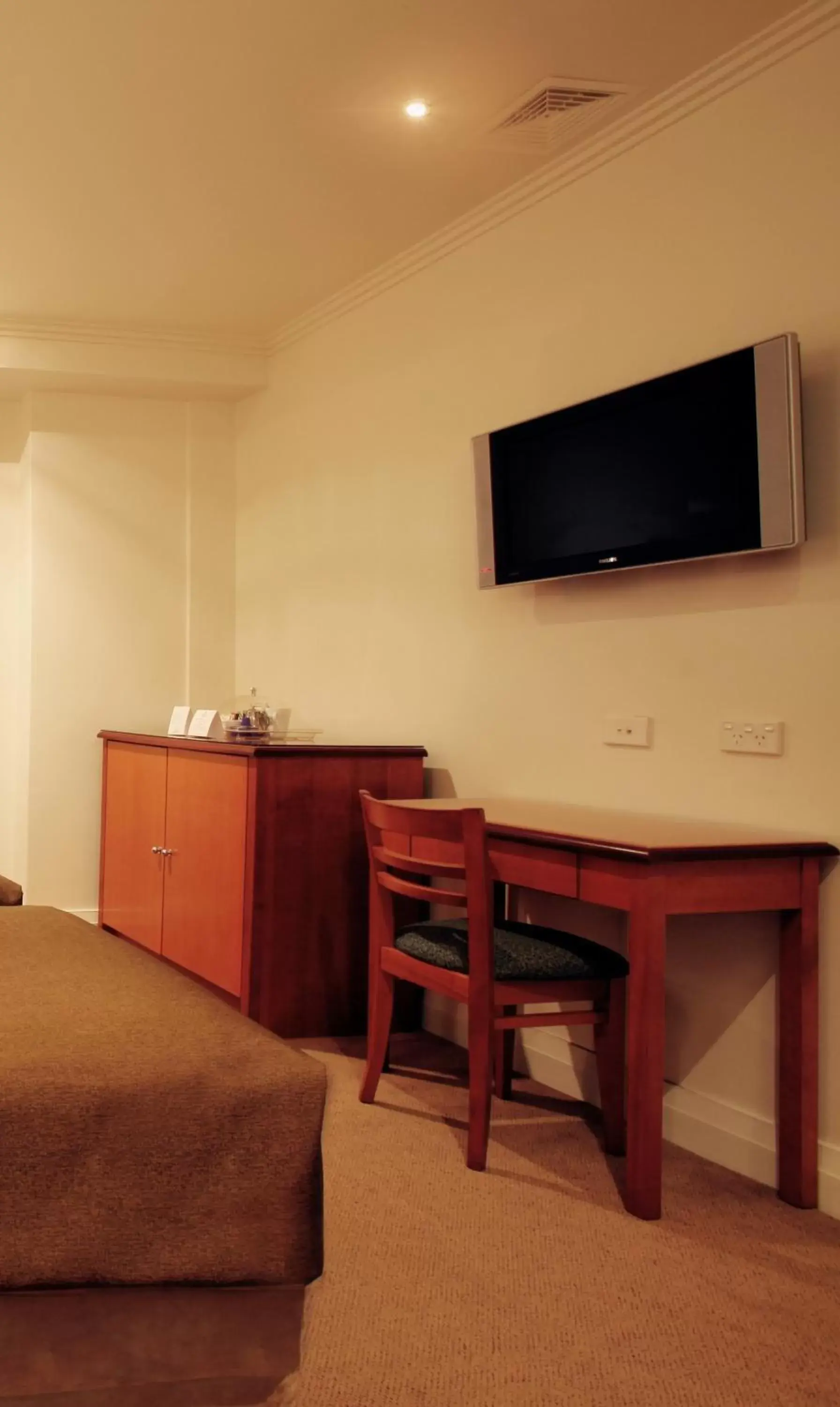 TV and multimedia, TV/Entertainment Center in Great Southern Hotel Sydney
