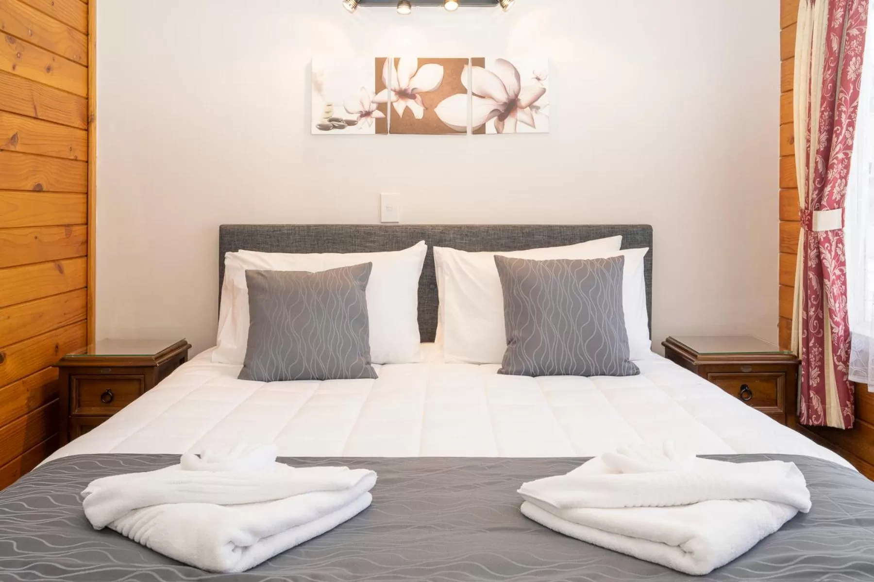 Bed in Tudor Park Motel Spacious with kitchens 1 minute walk to restaurant and shopping centre and Gisborne Hospital