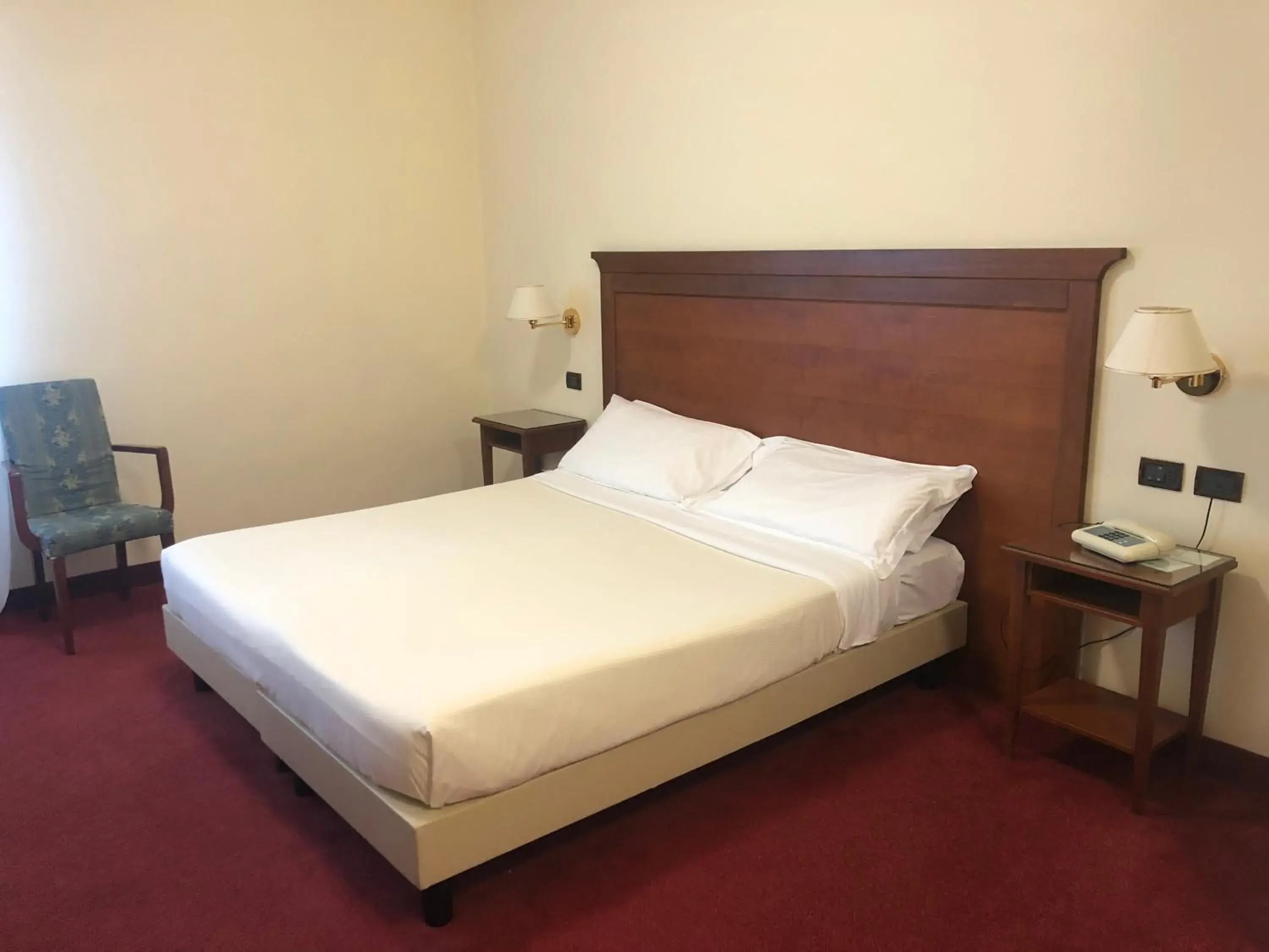Photo of the whole room, Bed in Hotel HR