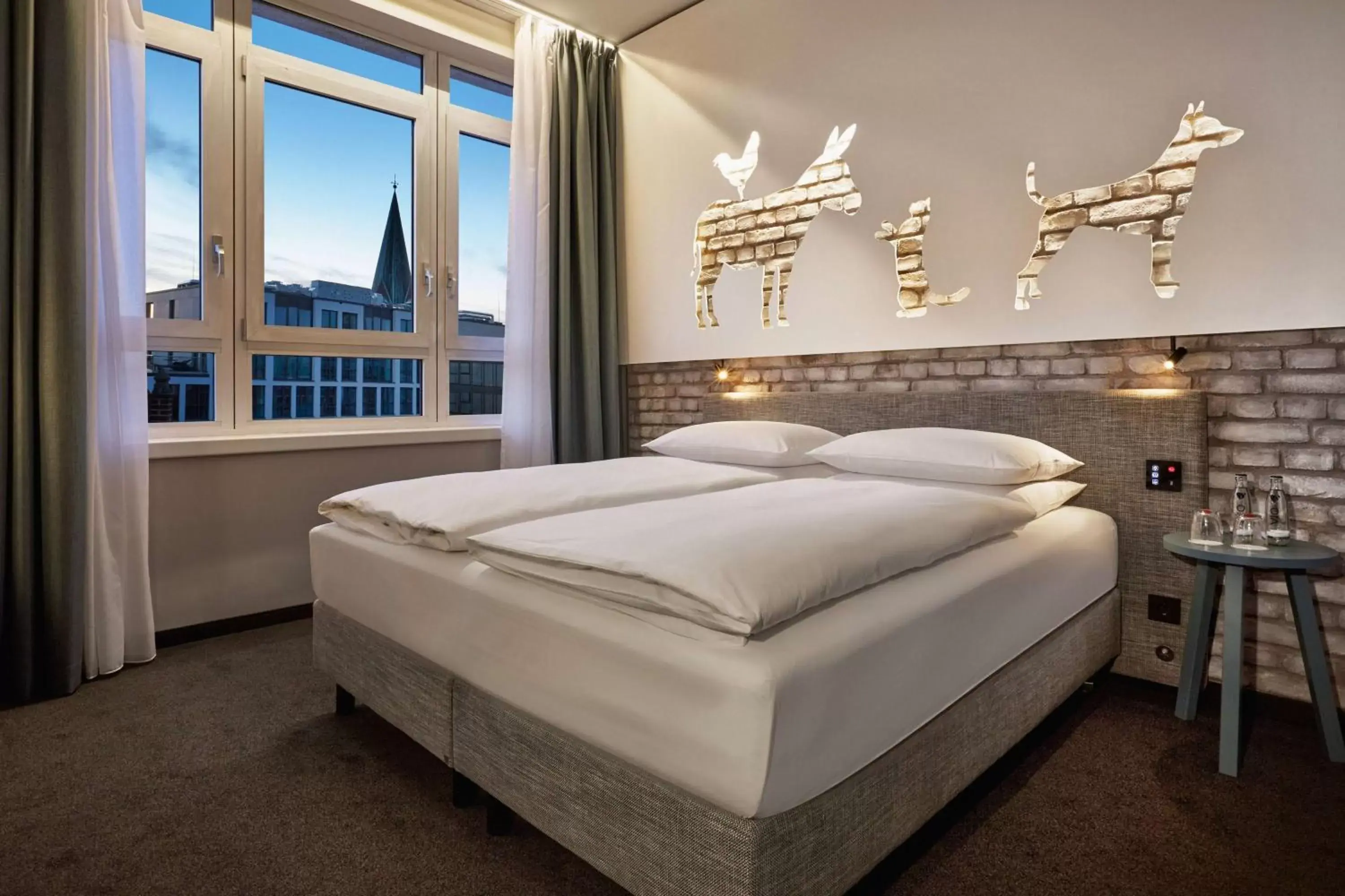 Photo of the whole room, Bed in H+ Hotel Bremen