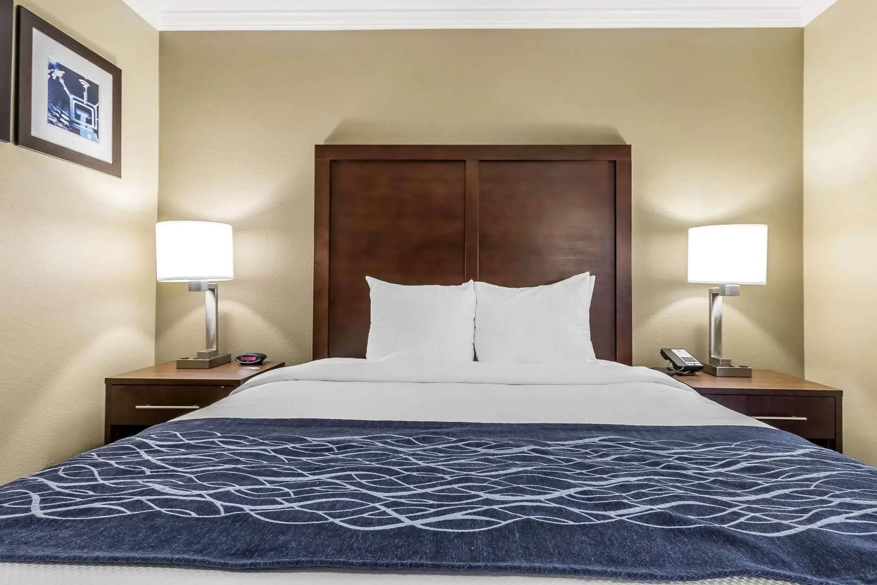 Bed in Comfort Inn Sunnyvale – Silicon Valley