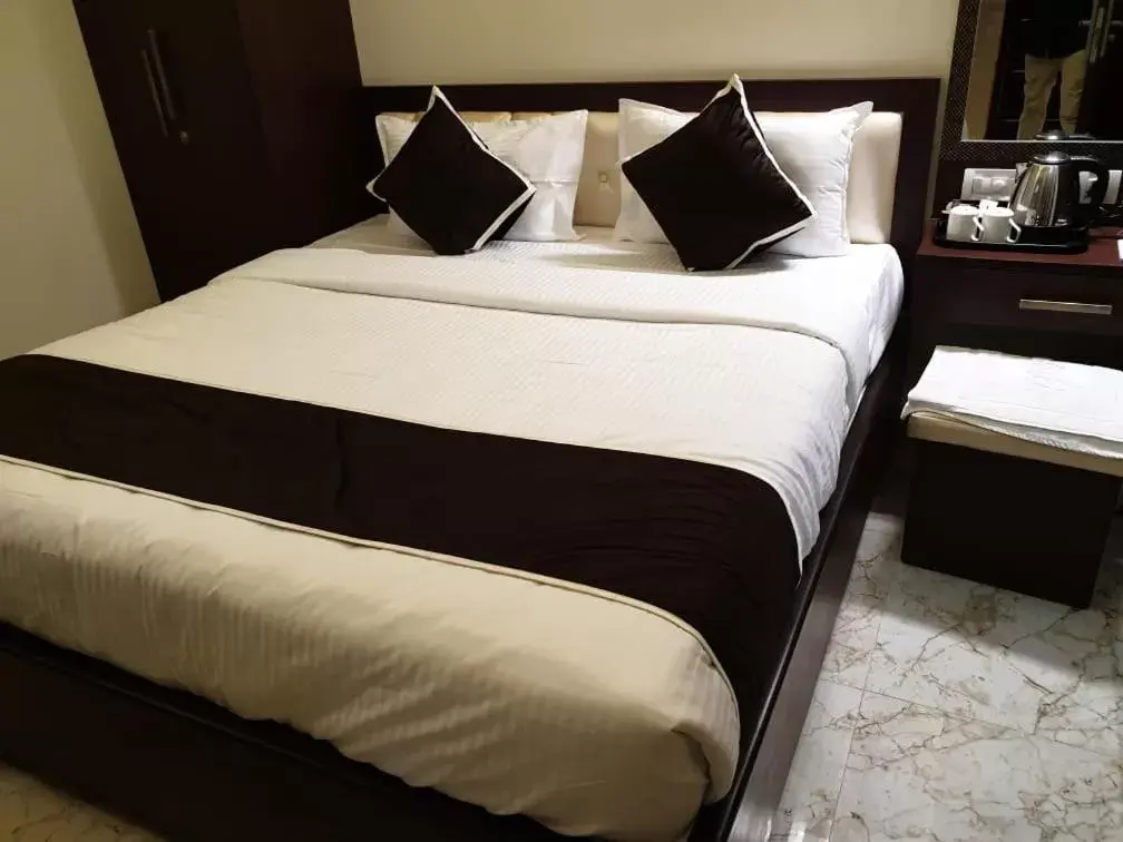Deluxe Double Room - single occupancy in Al Noor Palace Business Class Hotel Deluxe Double Room - single occupancy in Al Noor Palace Business Class Hotel