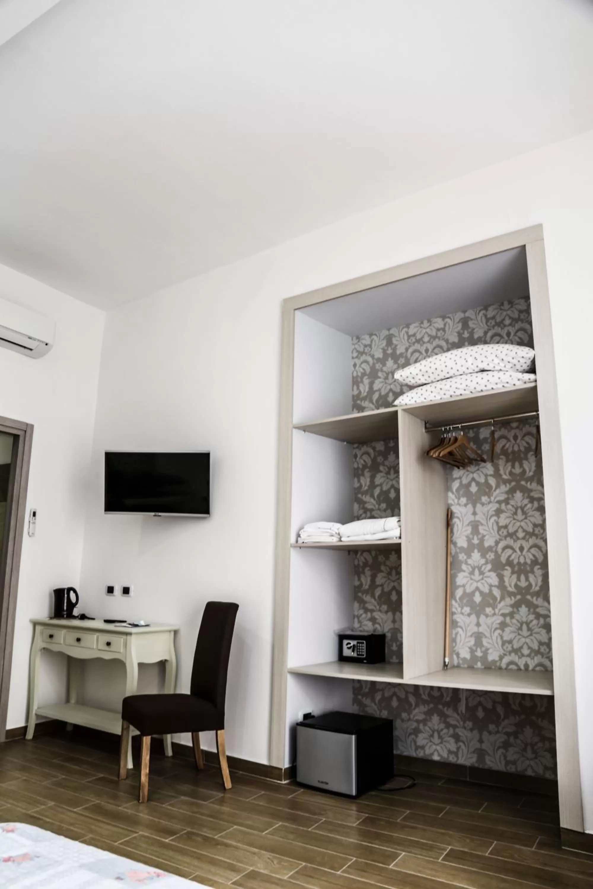 Bedroom, TV/Entertainment Center in B&B Caracciolo 109