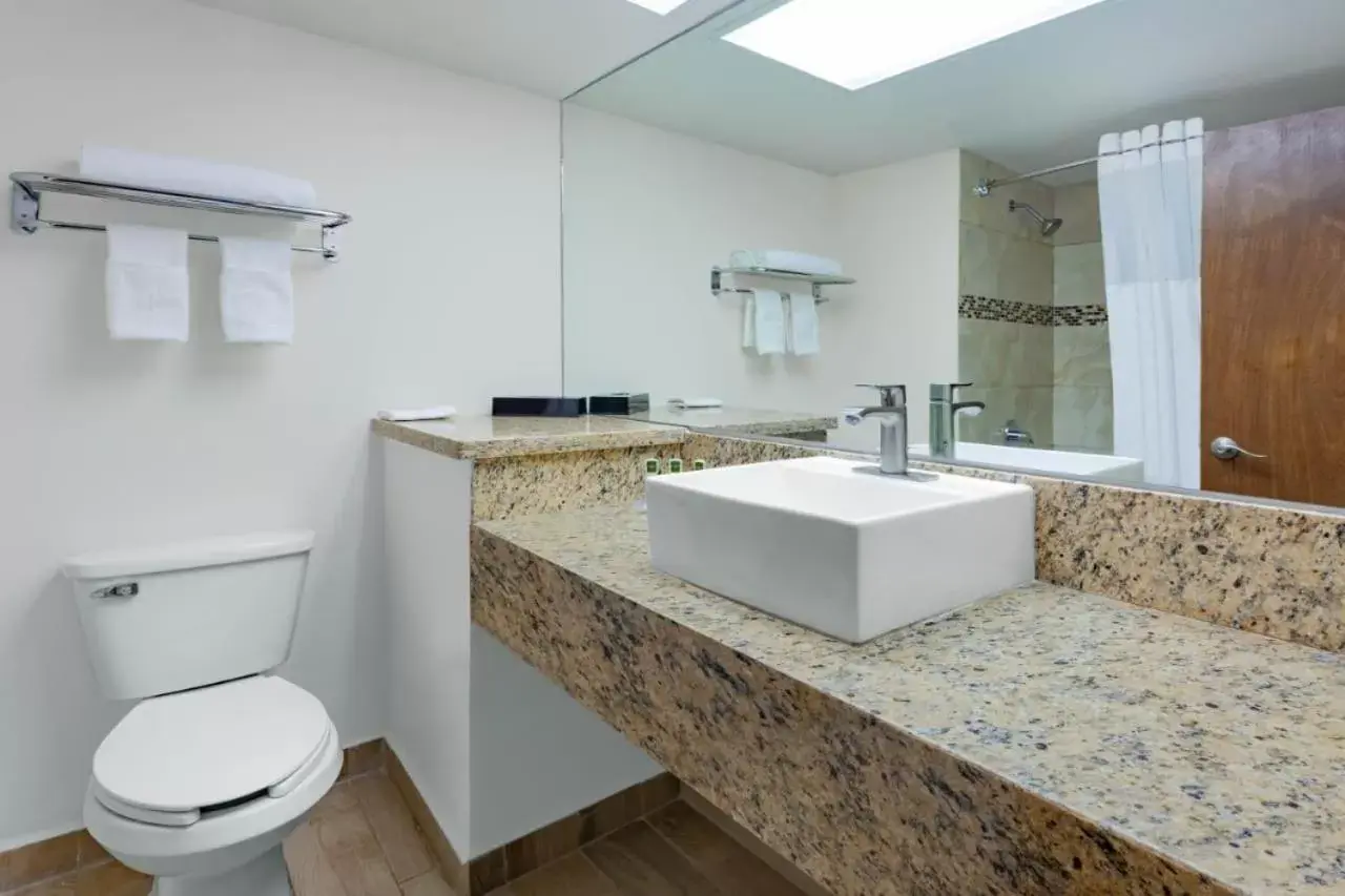 Bathroom in Days Inn by Wyndham Piedras Negras