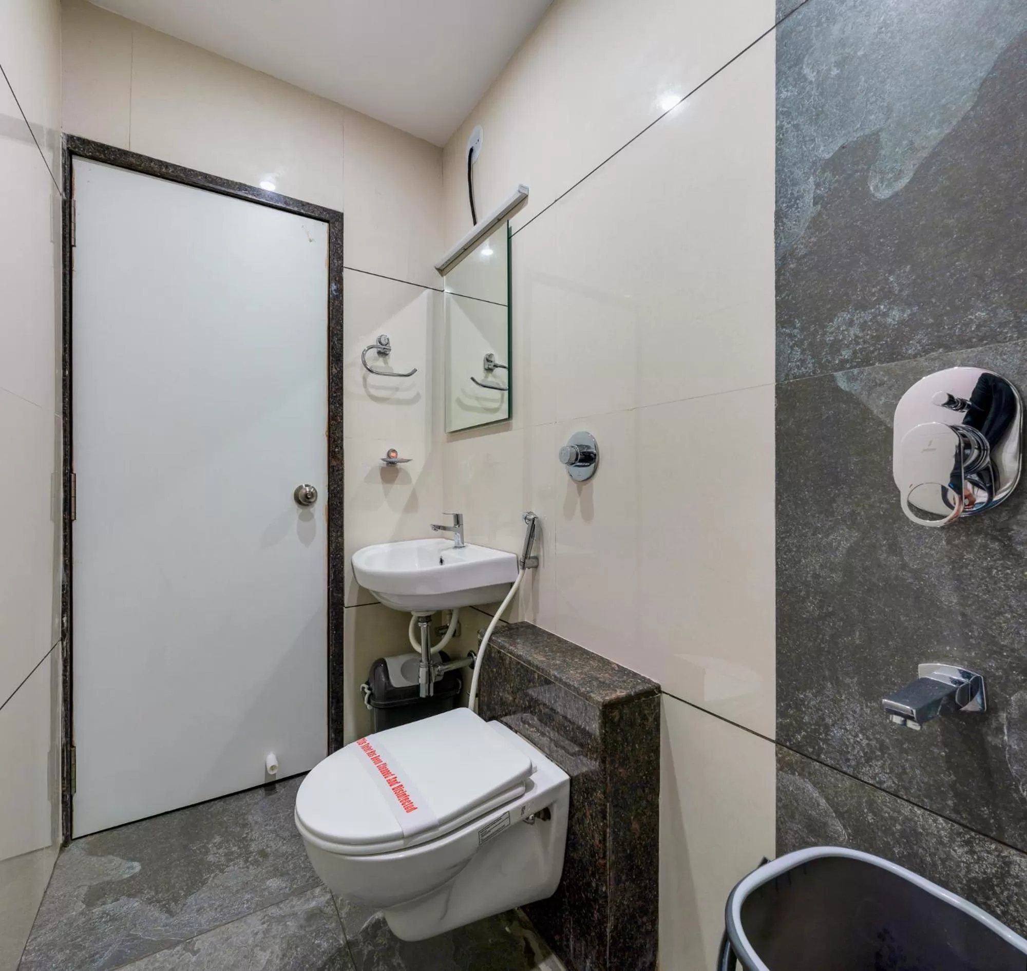 Bathroom in Hotel Aatithya Satkar Near Mahalaxmi Temple