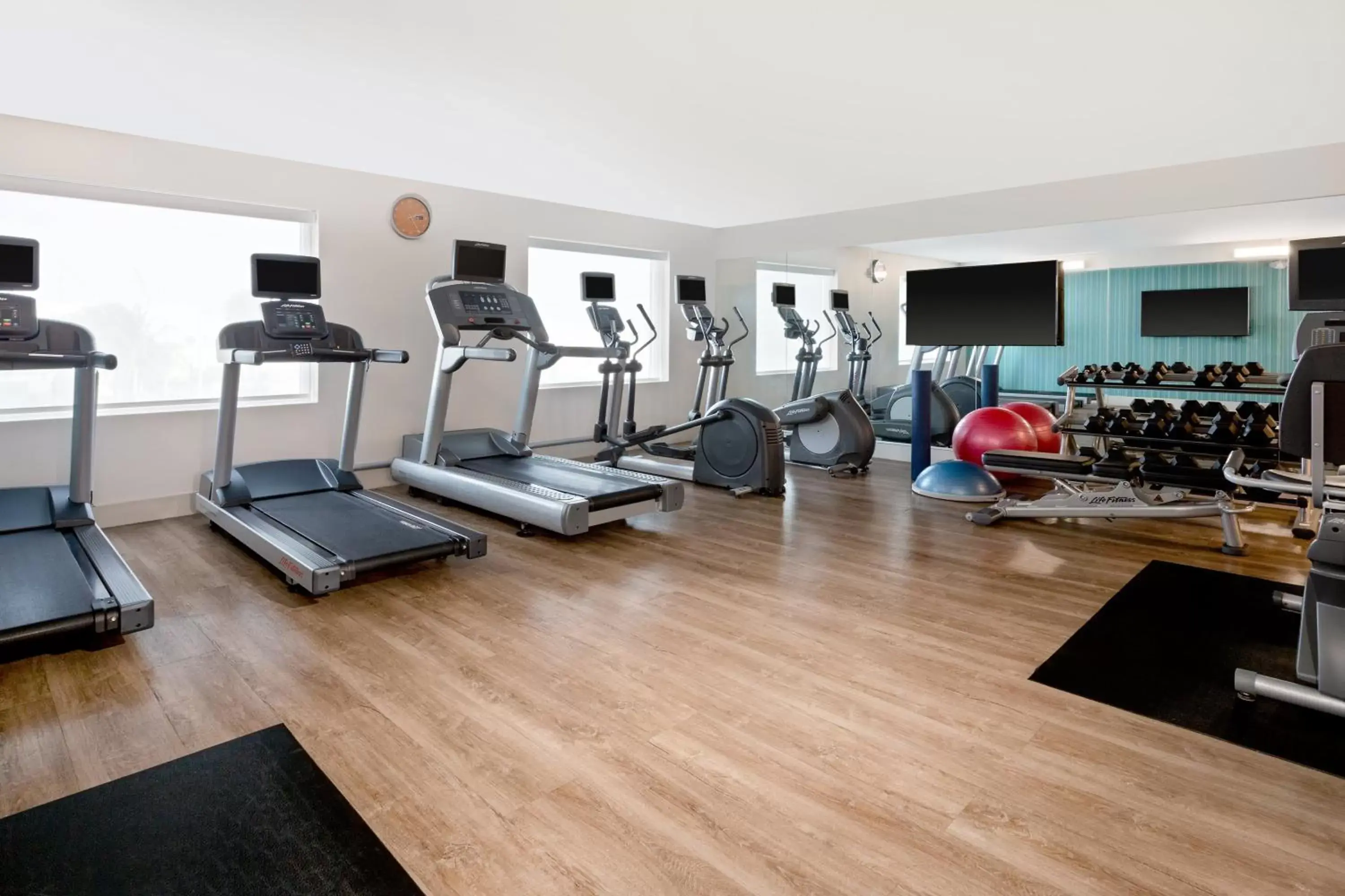 Fitness centre/facilities, Fitness Center/Facilities in Holiday Inn Express Cruise Airport, an IHG Hotel