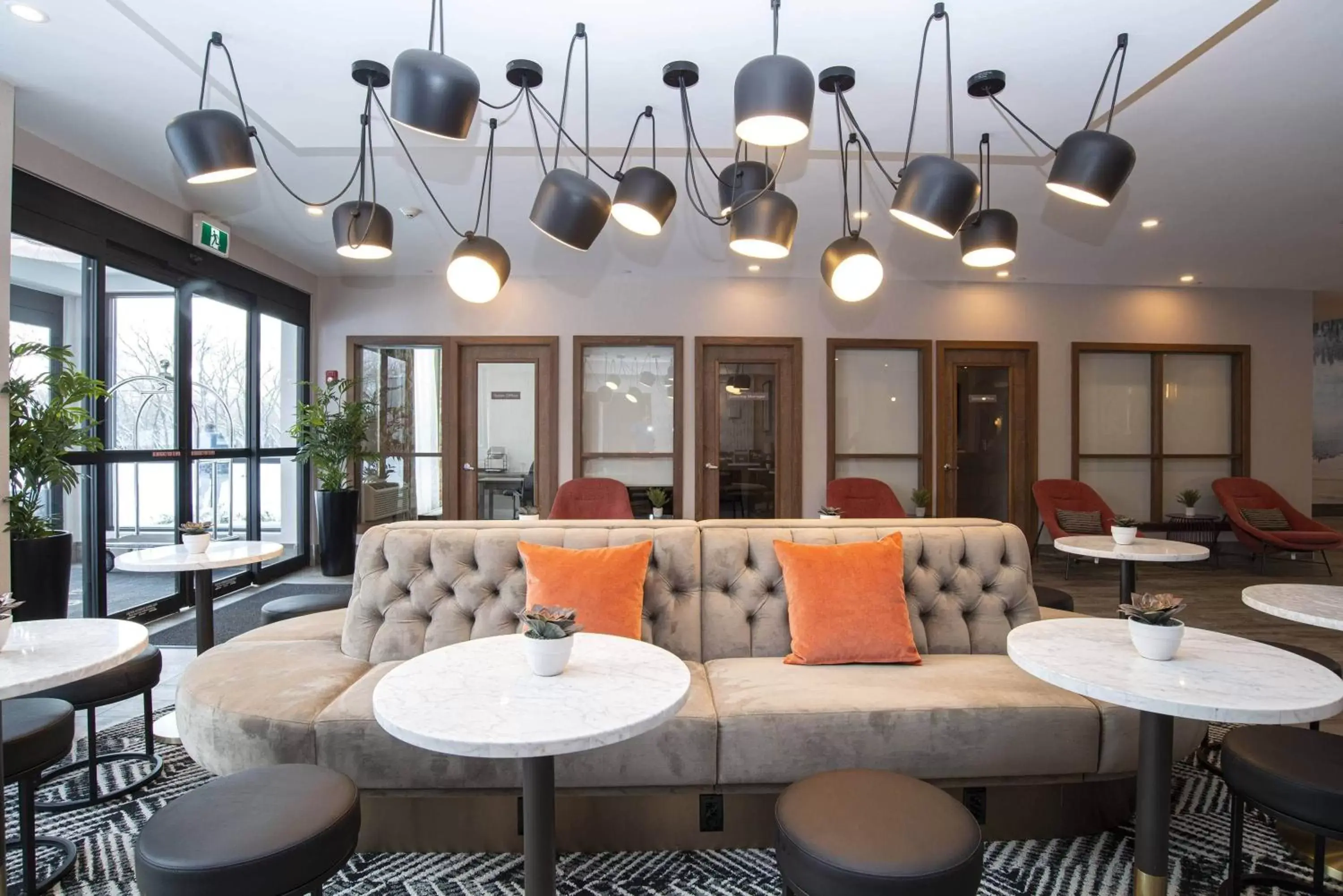 Lobby or reception, Lounge/Bar in Sandman Signature Sherwood Park Hotel