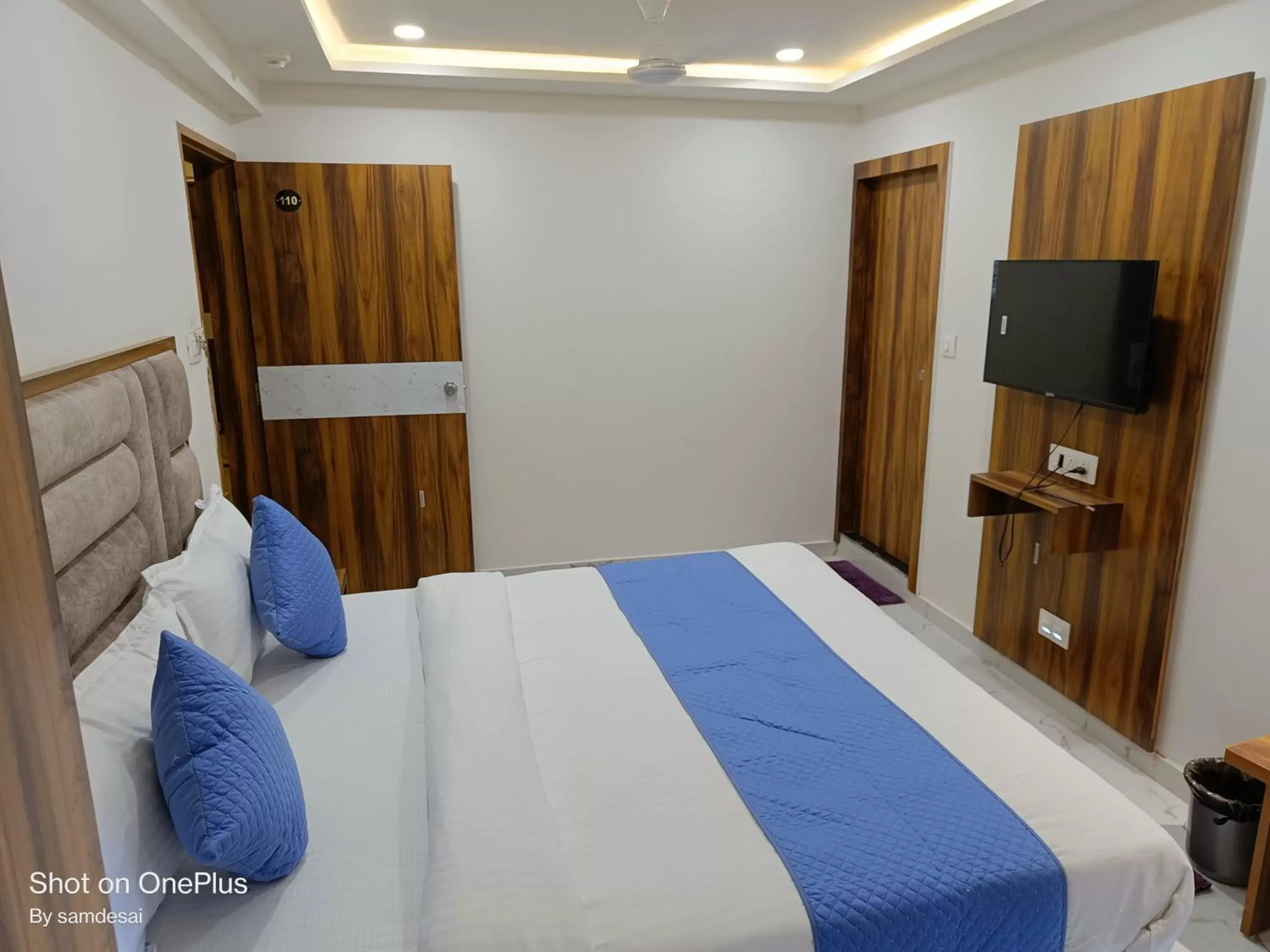 Bed in HOTEL ROYAL GRAND Bed in HOTEL ROYAL GRAND