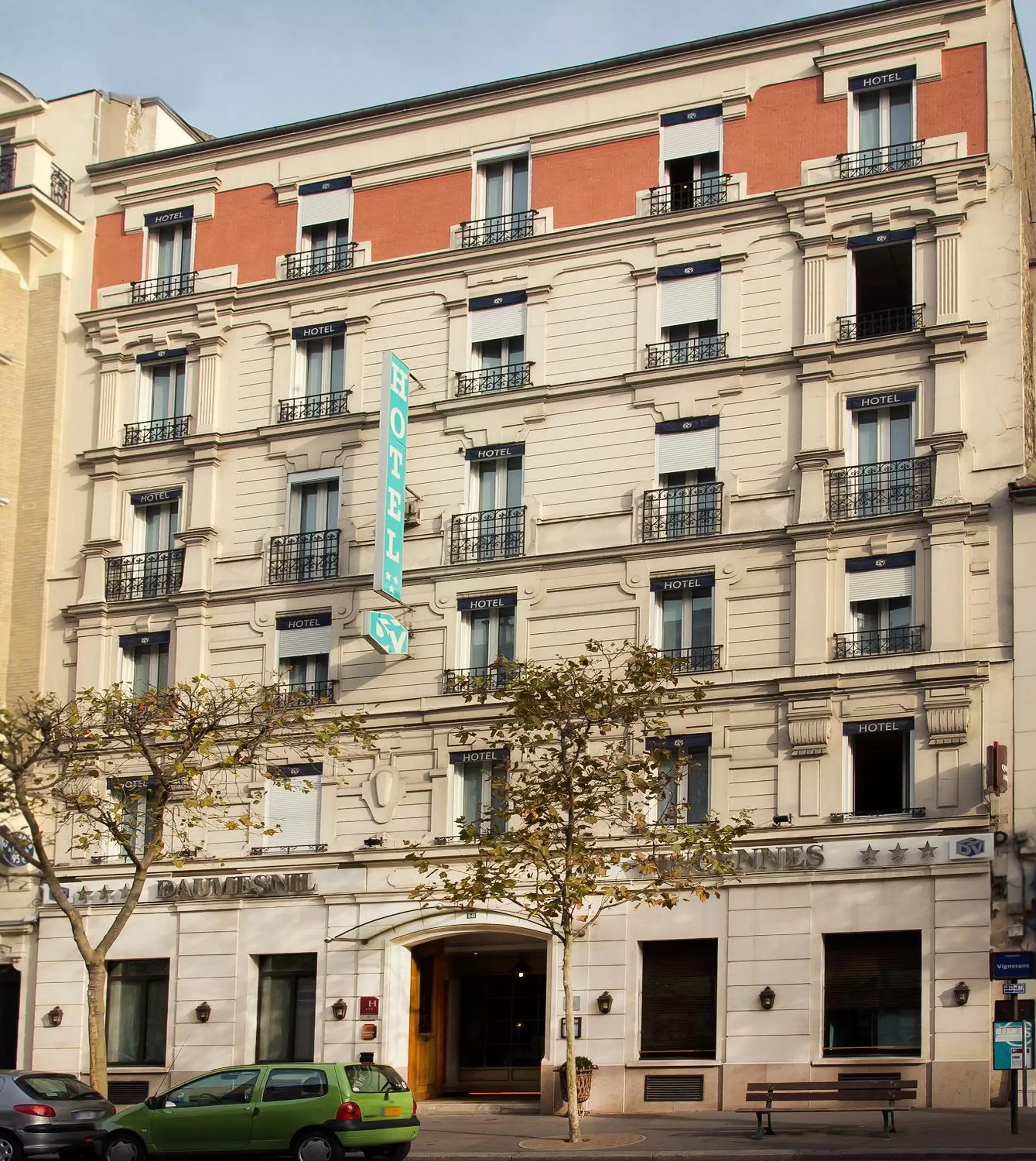 Facade/entrance, Property Building in Hotel Daumesnil-Vincennes
