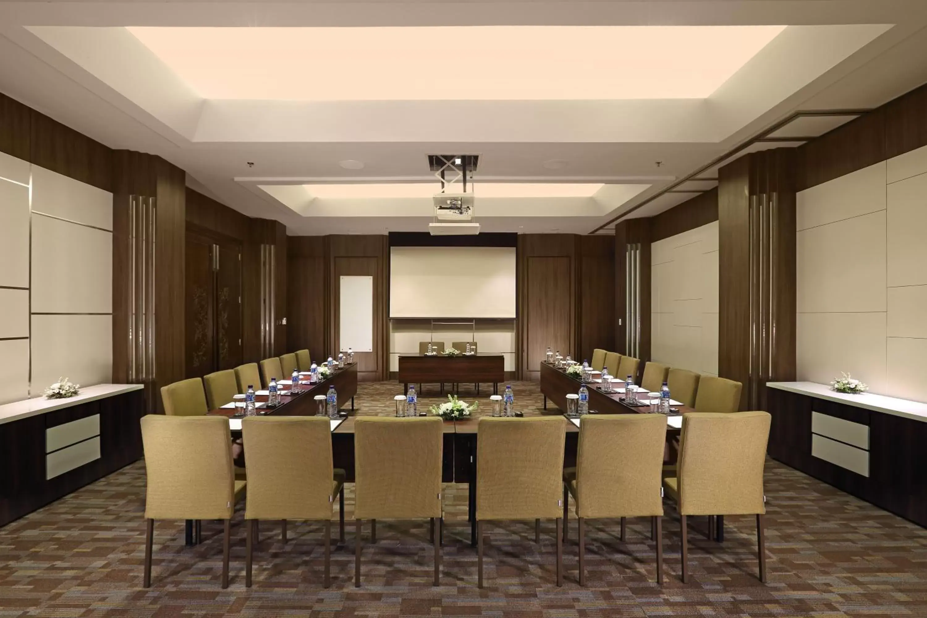 Banquet/Function facilities, Business Area/Conference Room in Golden Tulip Jineng Resort Bali