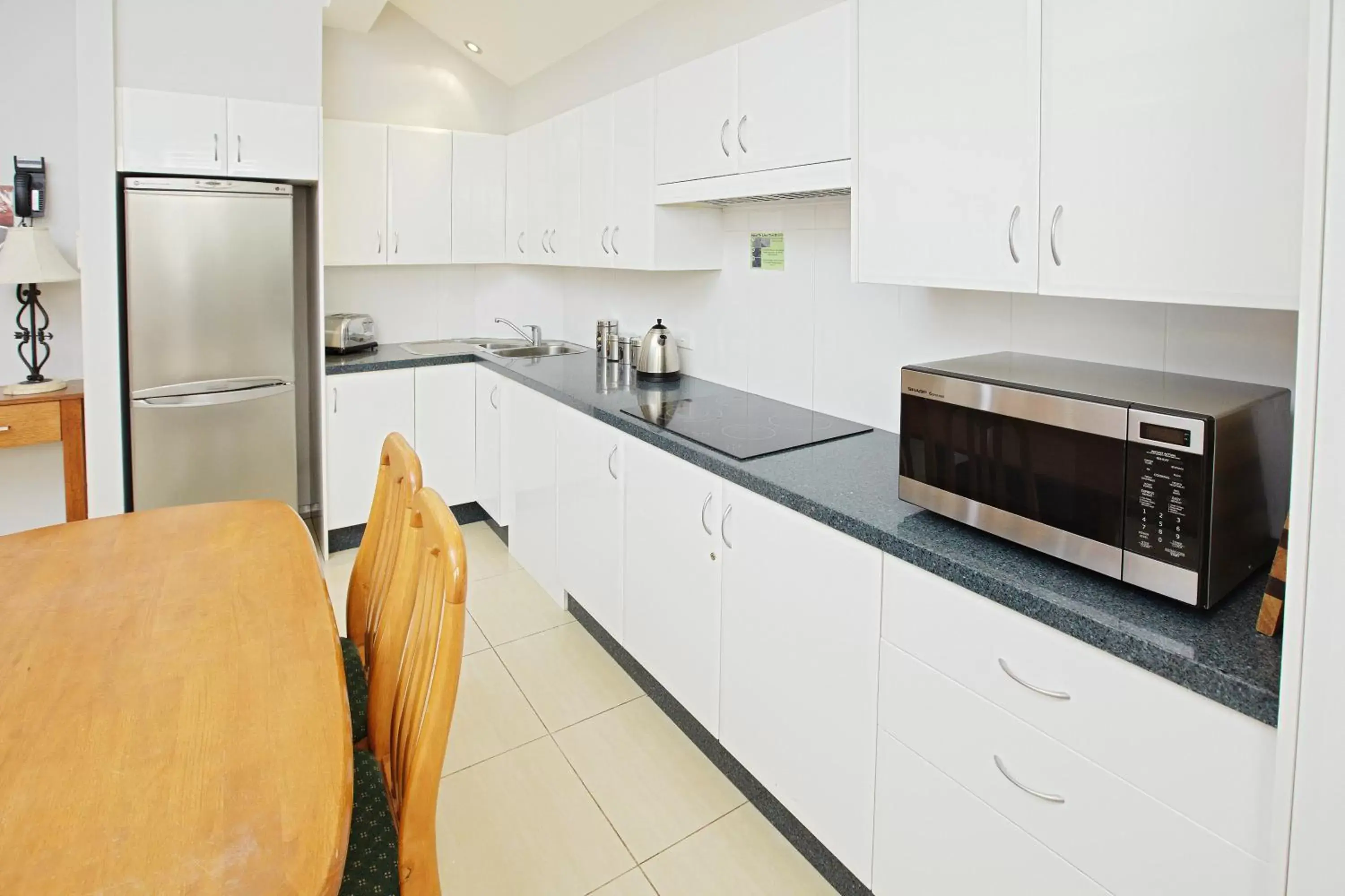 Coffee/tea facilities, Kitchen/Kitchenette in Jesmond Executive Villas