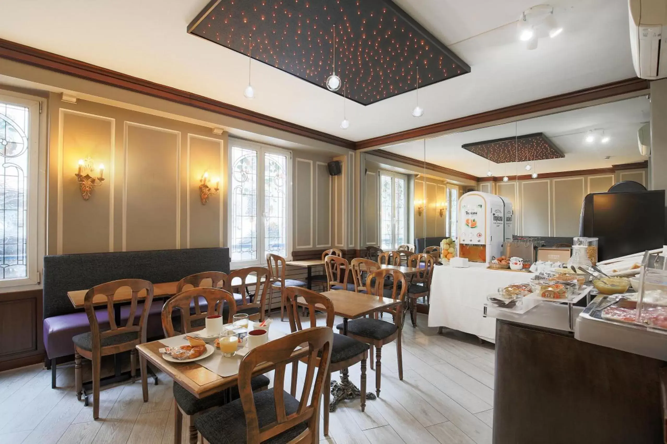 Breakfast, Restaurant/Places to Eat in Grand Hôtel Des Gobelins