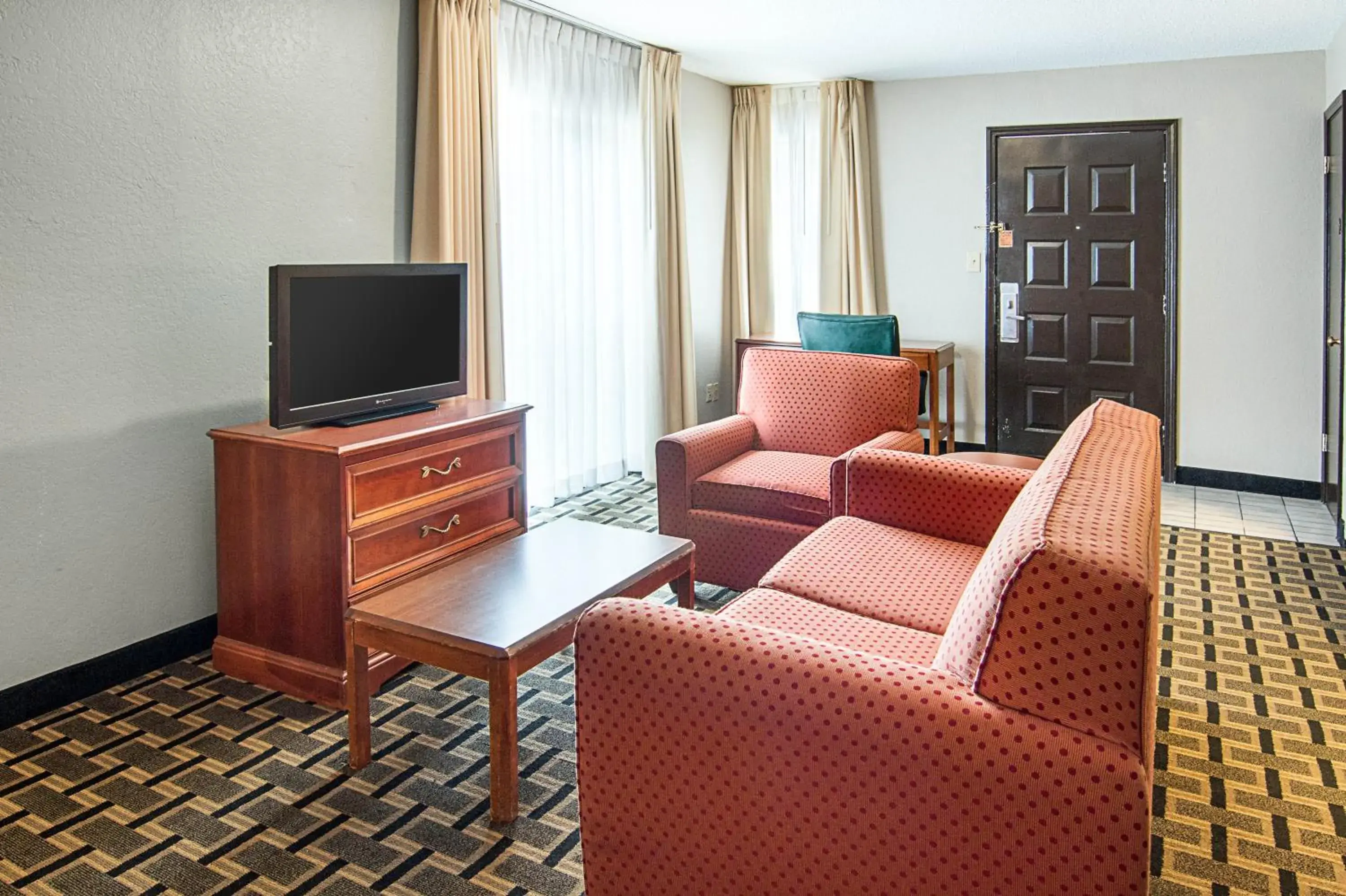 Bed, TV/Entertainment Center in Extended Studio Suites Hotel- Bossier City