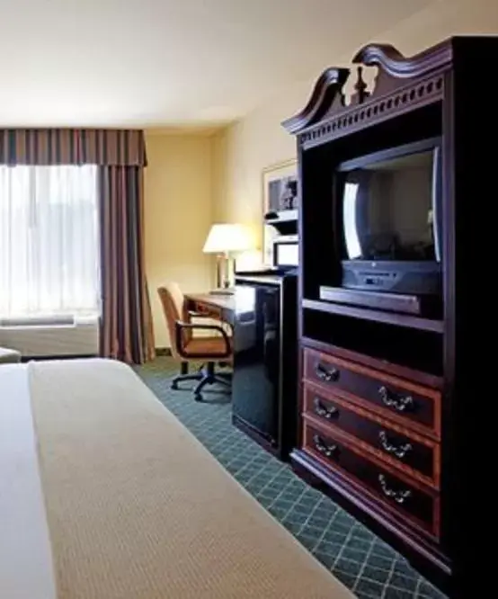 TV/Entertainment Center in Holiday Inn Express Hotel & Suites West Monroe, an IHG Hotel