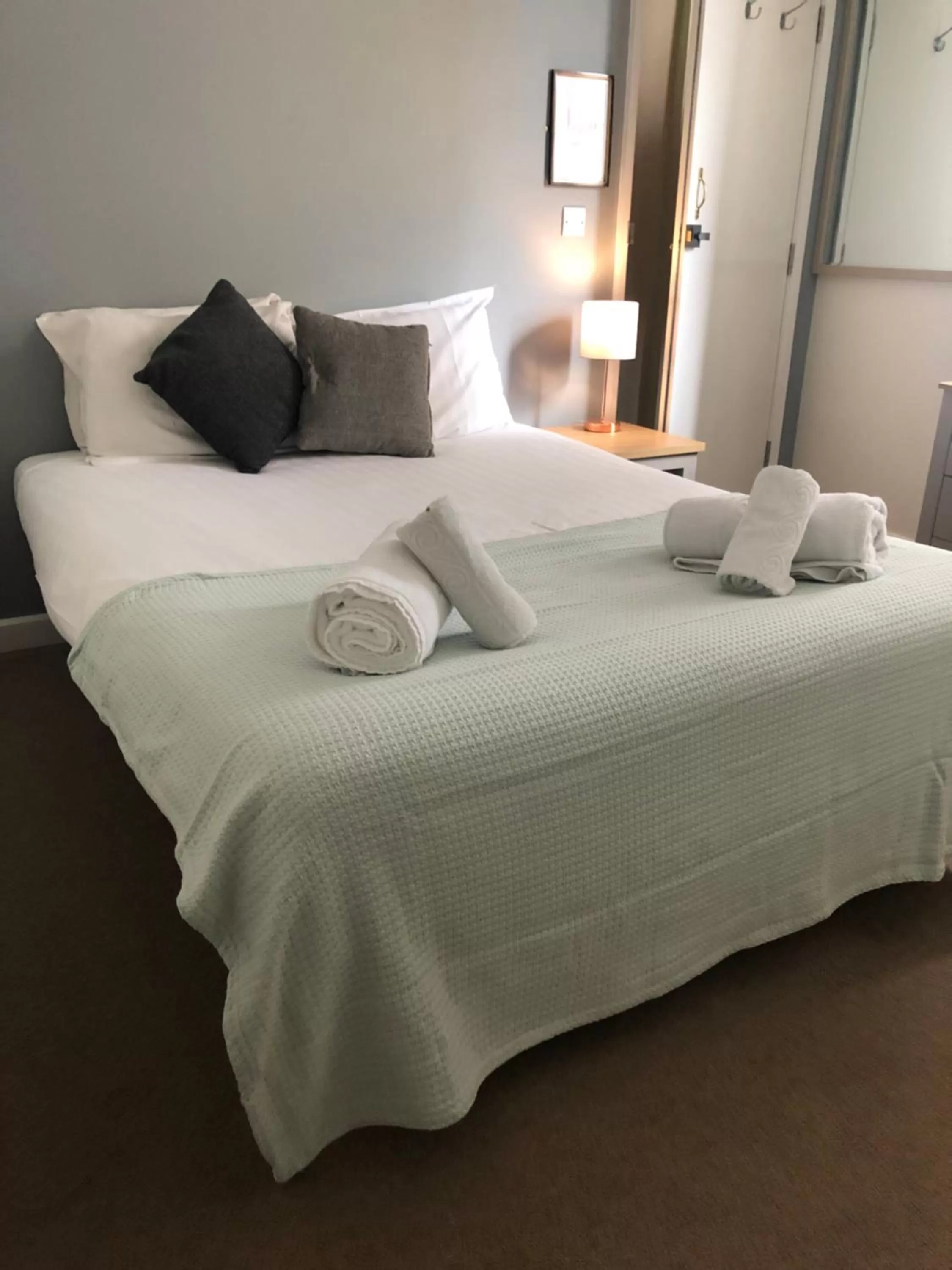 Bedroom, Bed in Starboard Stays